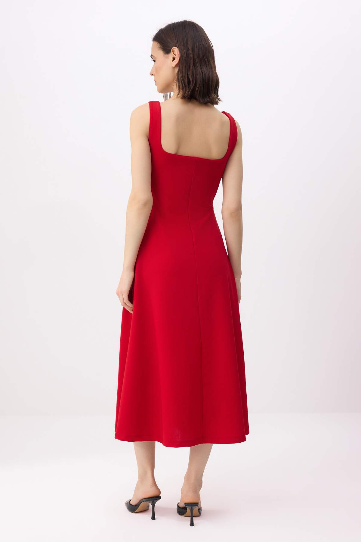 Trendyolmilla  Kırmızı Belden Açılan Kare Yaka Kalın Askılı Kolsuz Krep Örme Elbise TWOSS26EL00464 - Görsel 4