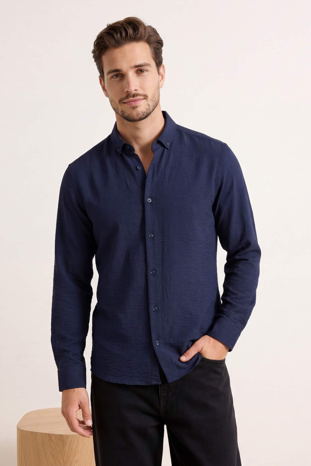 Trendyolmilla Man Lacivert Normal Kalıp/Regular Fit Keten Görünümlü Mevsimlik Erkek Dokuma Gömlek TMNSS26GO00008