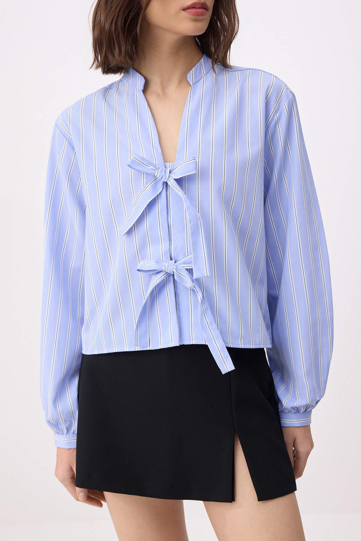 Trendyolmilla  Mavi Çizgili Bağlamalı Rahat Kesim Gömlek TWOSS26GO00059 - Görsel 3