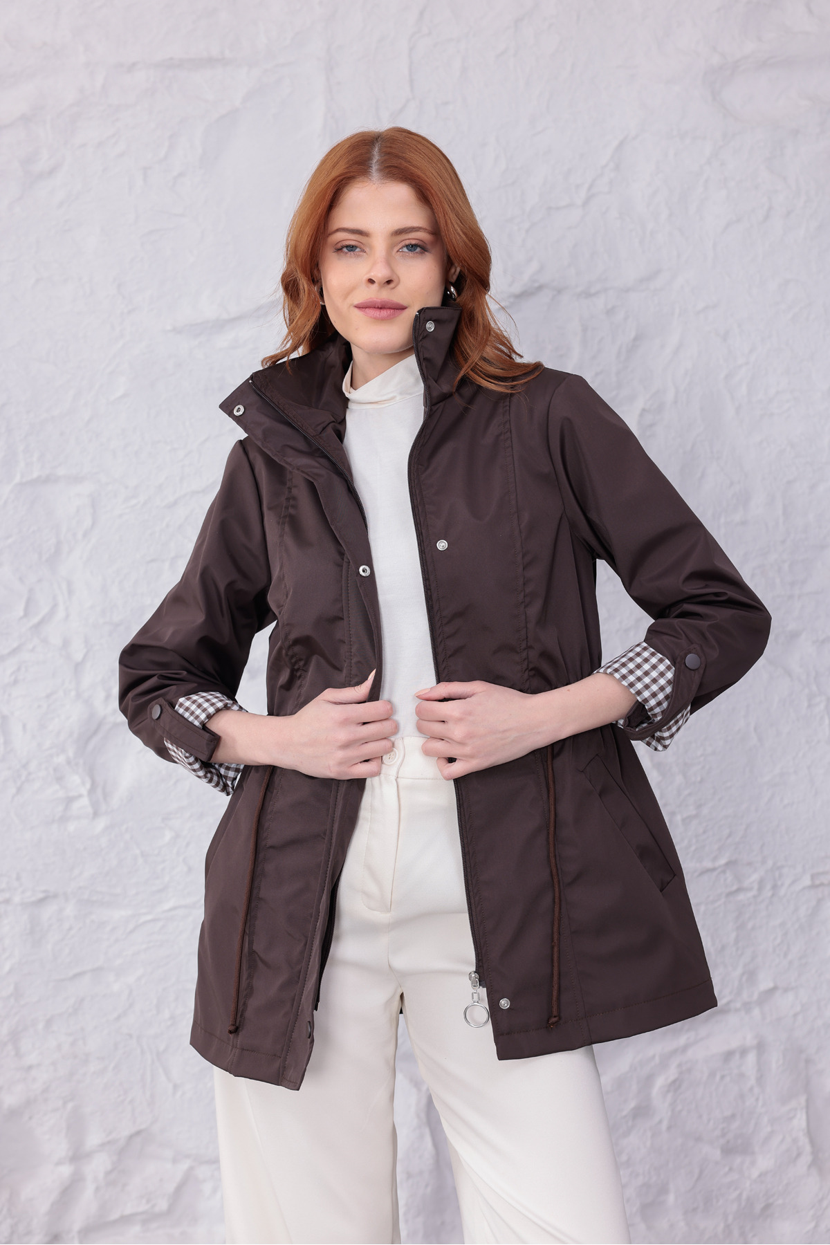 Yeys Shop  Kahverengi Pötikare Manşetli Yağmurluk