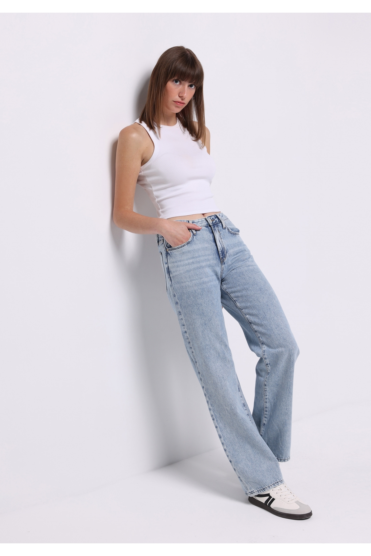 Straight Fit Orta Bel Düz Paça Kadın İndigo Jean Pantolon