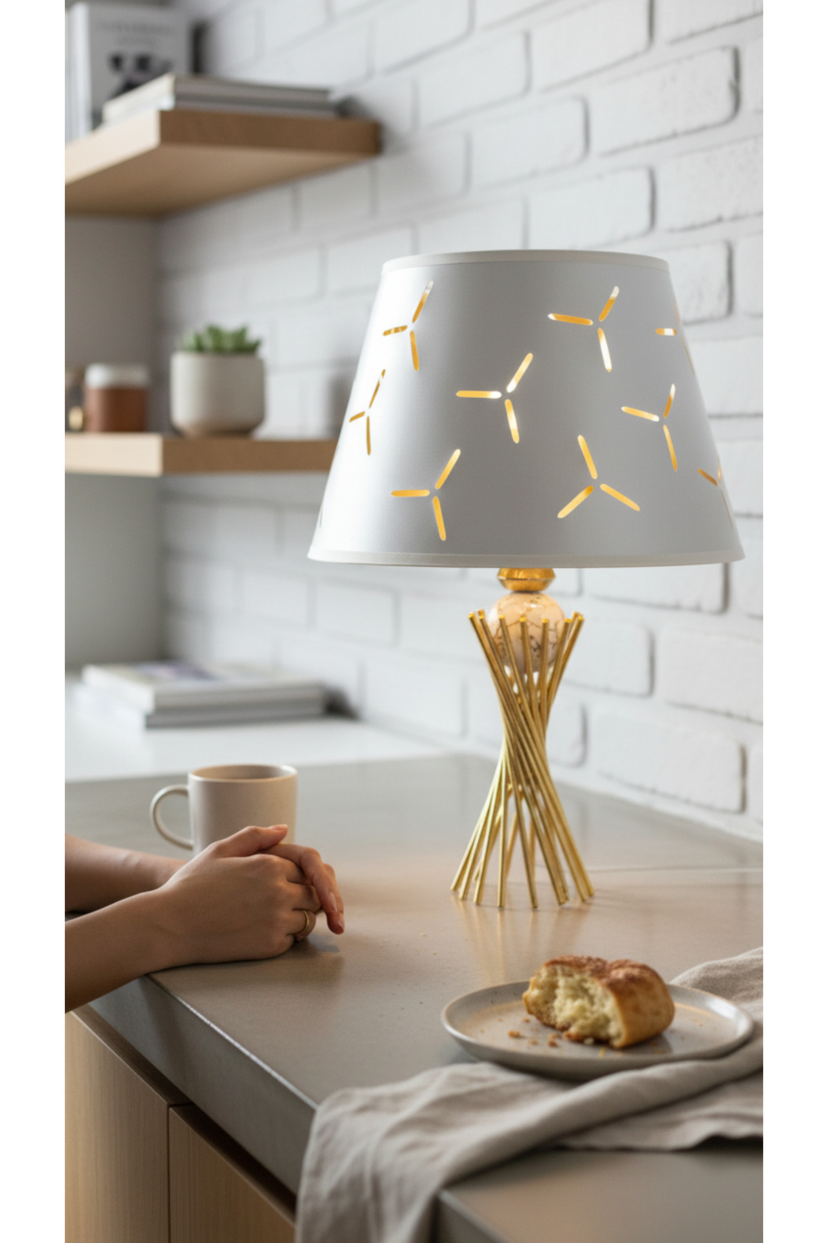 Gold Plated Auger Metal Foot Gold Veined White Bulk Gold Striped White Fabric Hat Lampshade