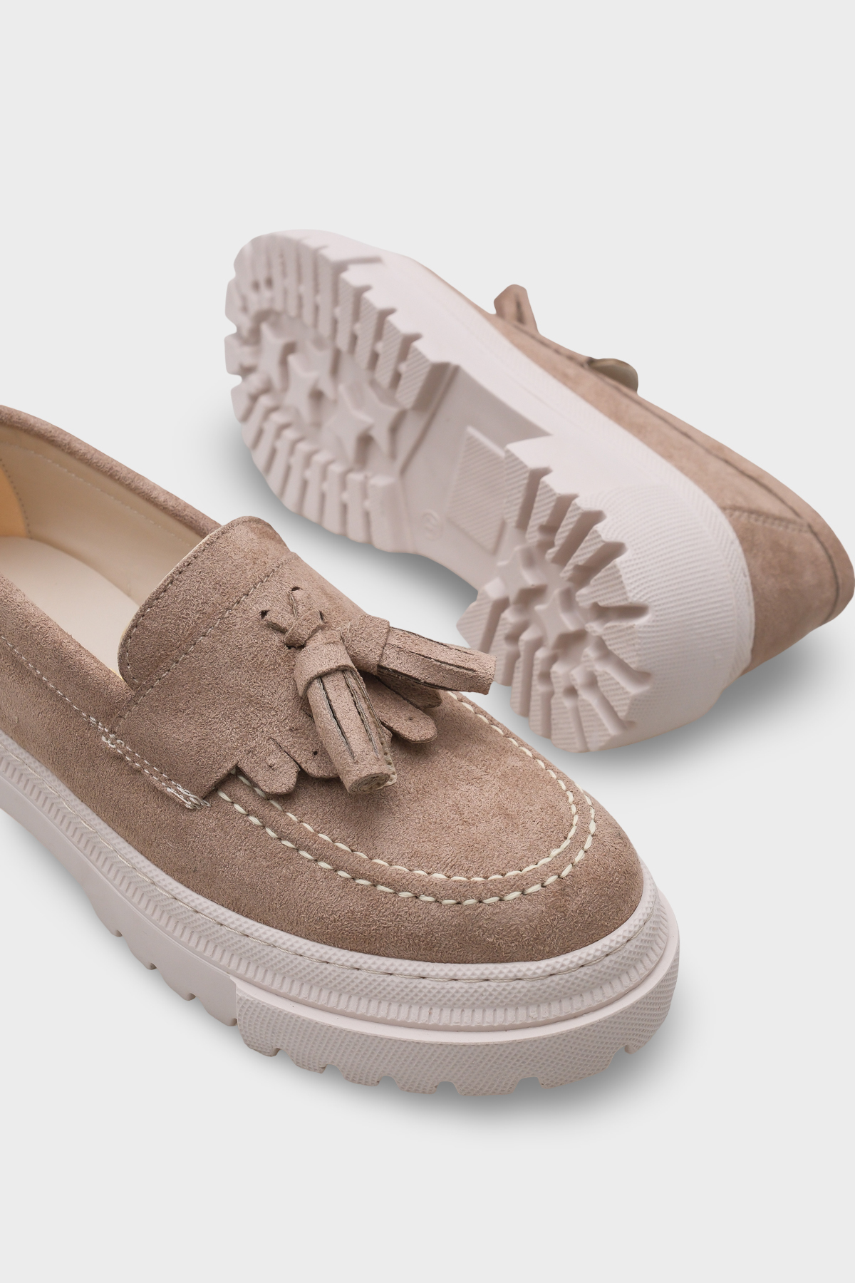 Capone Outfitters  Ashlee Oval Burunlu Püsküllü Trak Tabanlı Süet Kadın Loafer - Görsel 6