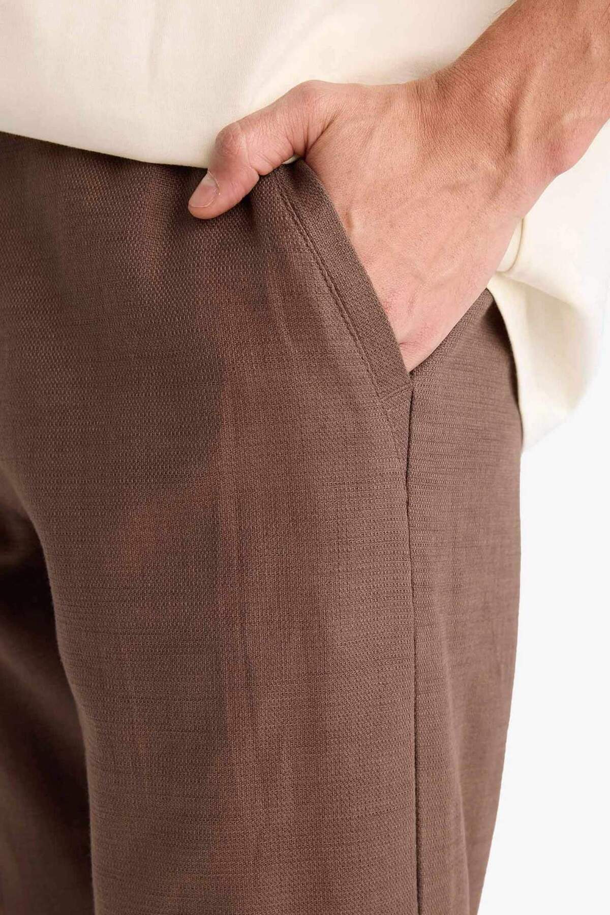DeFacto %100 Pamuk Regular Fit Keten Görünümlü Düz Paça Cepli Yazlık Jogger Pantolon B4138AX26SP görsel 3