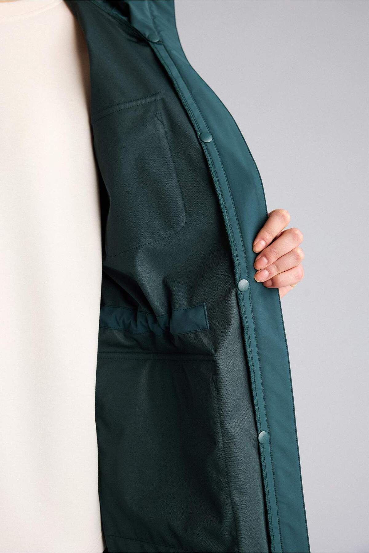 Defacto  Rüzgar Geçirmez Su İtici Kapüşonlu Fermuarlı Yağmurluk F7968AX26SP - Görsel 5