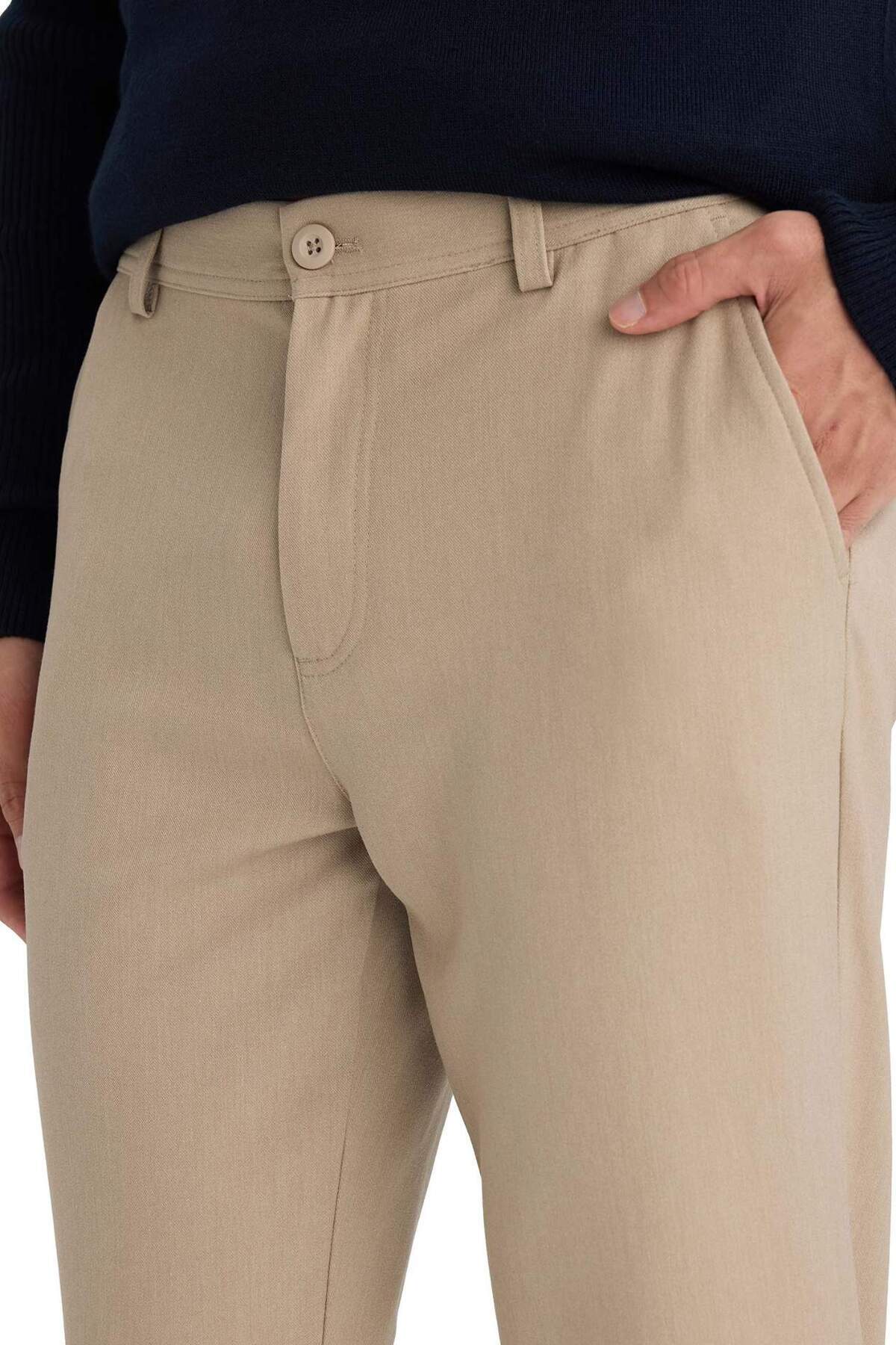 Tailored Fit Düz Paça Her Yöne Esneyen Yumuşak Tuşe Cepli Pantolon C7508AX26SP — بژ — تصویر 4 از 5