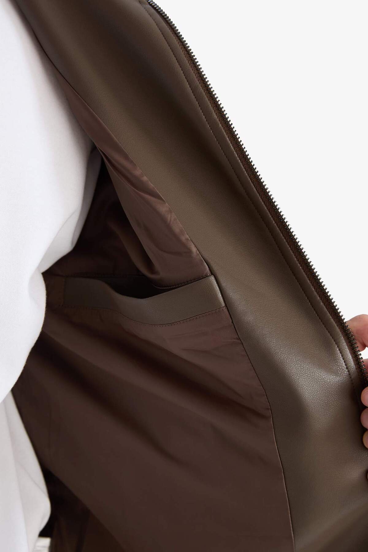 Defacto  Slım Fıt Dik Yaka Astarlı Fermuarlı Suni Deri Mont F7743AX26SP - Görsel 7