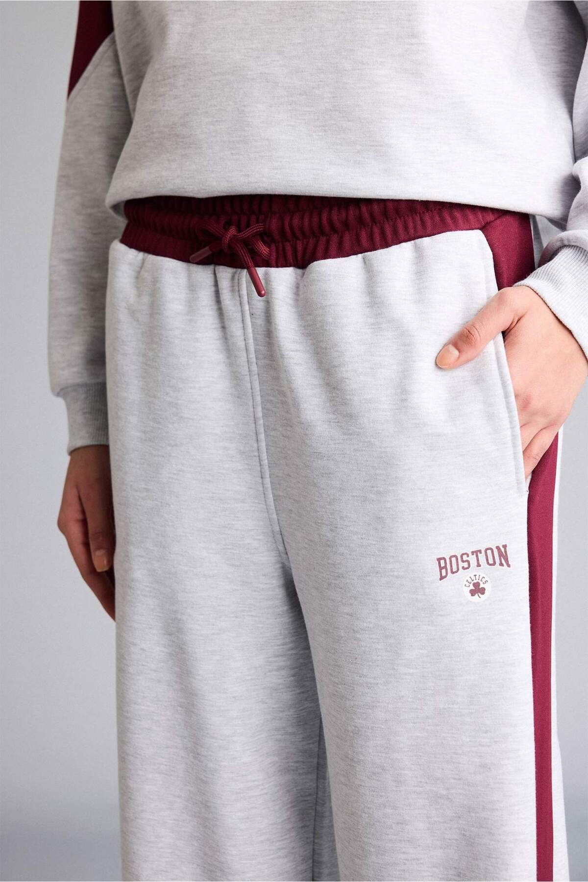 DeFacto Aırtech NBA Boston Celtics Wide Leg Cepli Geniş Paça Standart Boy Modal Sporcu Pantolon G5485AX25AU görsel 5
