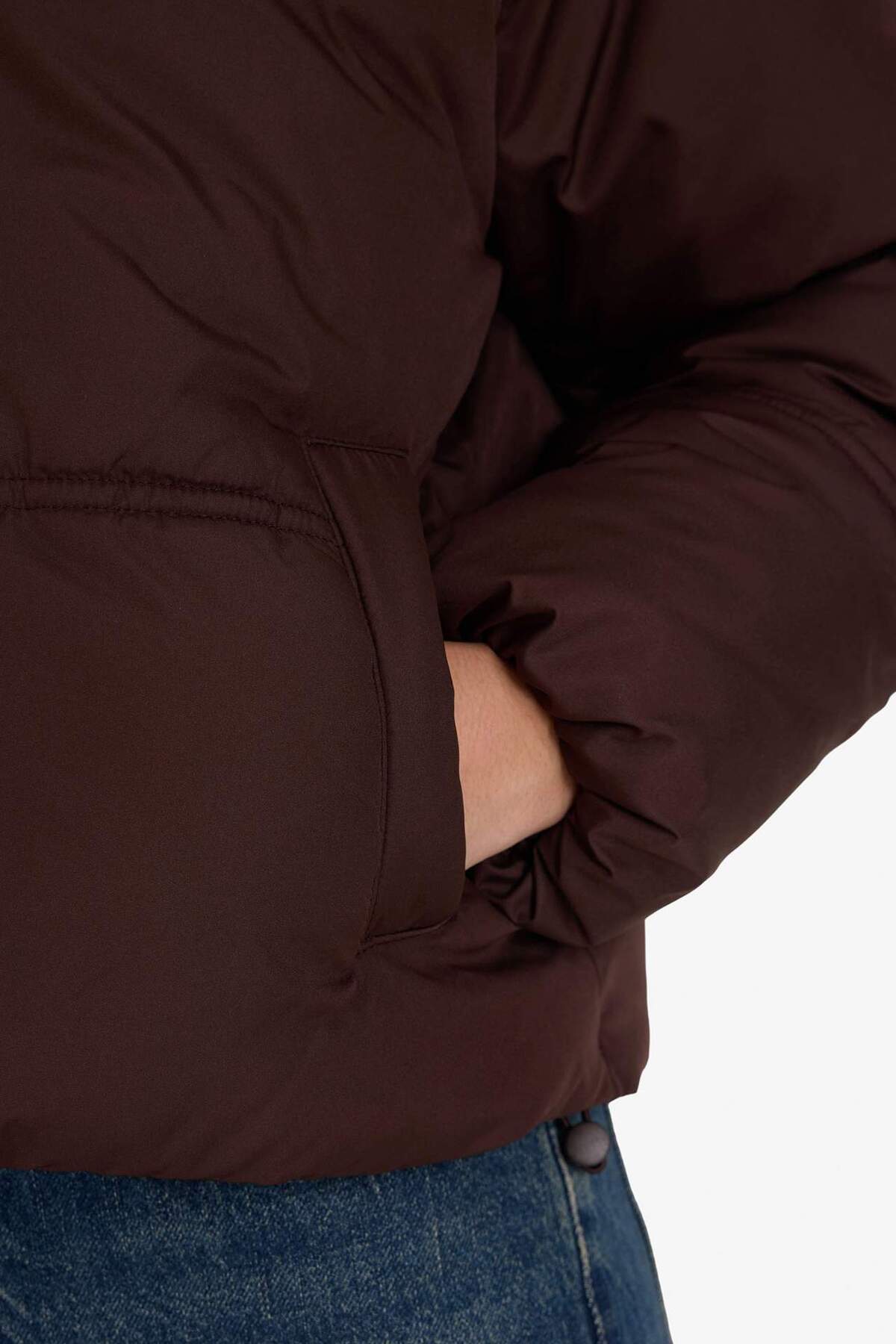 DeFacto Su İtici Regular Fit Dik Yaka Fermuarlı Şişme Mont E8690AX25AU görsel 4