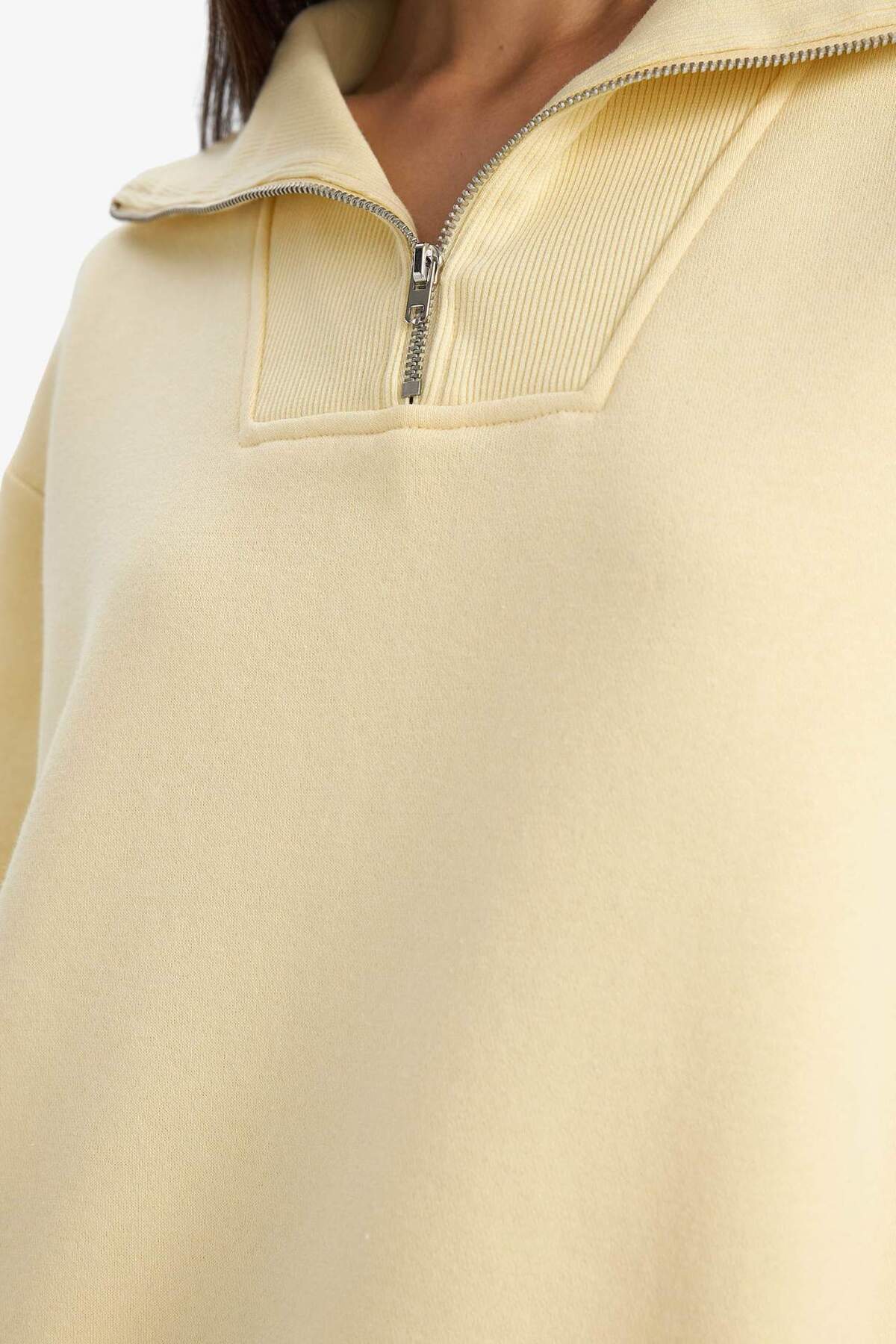 Defacto  Regular Fit Yarım Fermuarlı Balıkçı Yaka Basic Düz Sweatshirt G4761AX25WN - Görsel 4