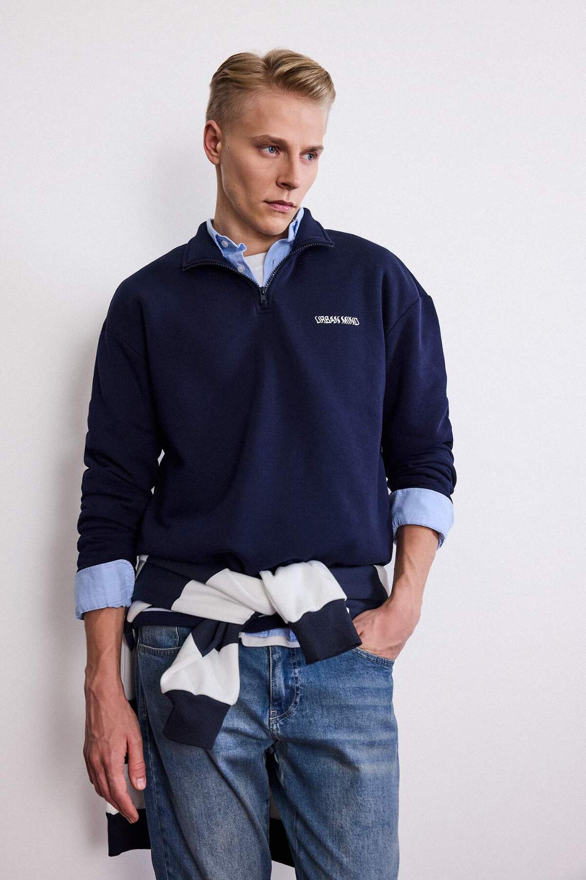 DeFacto Boxy Fit Dik Yaka Yarım Fermuarlı Baskılı Sweatshirt G6476AX25WN