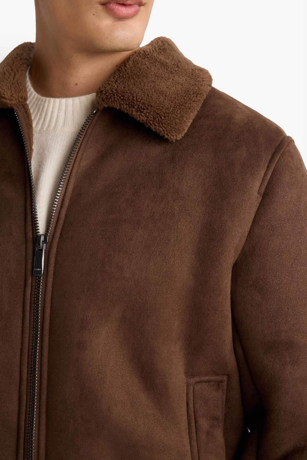 Defacto  Slim Fit Dar Kesim Kürklü Polo Yaka Astarlı Fermuarlı Cepli Süet Mont A3869AX25WN - Görsel 7