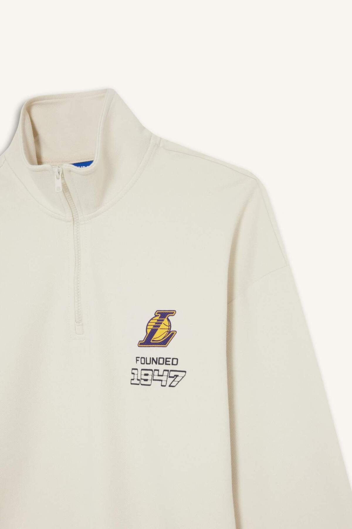 Defacto  NBA Los Angeles Lakers Oversize Geniş Kalıp Dik Yaka Yarım Fermuarlı Jakarlı Sweatshirt E9637AX25AU - Görsel 5