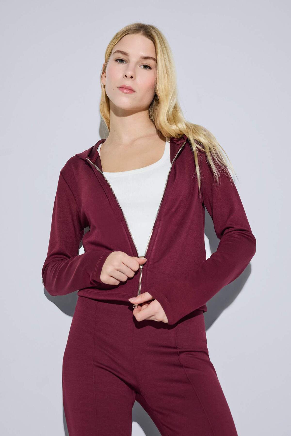 DeFacto Slim Fit Dar Kesim Kapüşonlu Modal Fermuarlı Sweatshirt F7651AX25AU