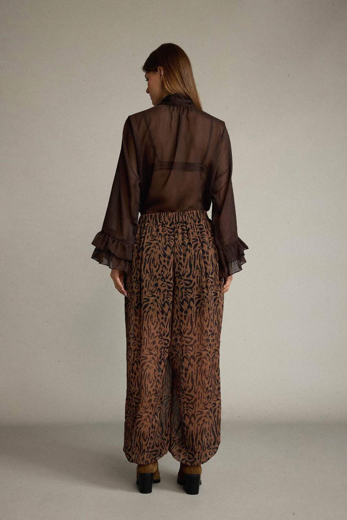DeFacto Relax Fit Normal Bel Leopar Desenli Şifon Pantolon G5653AX25WN görsel 5