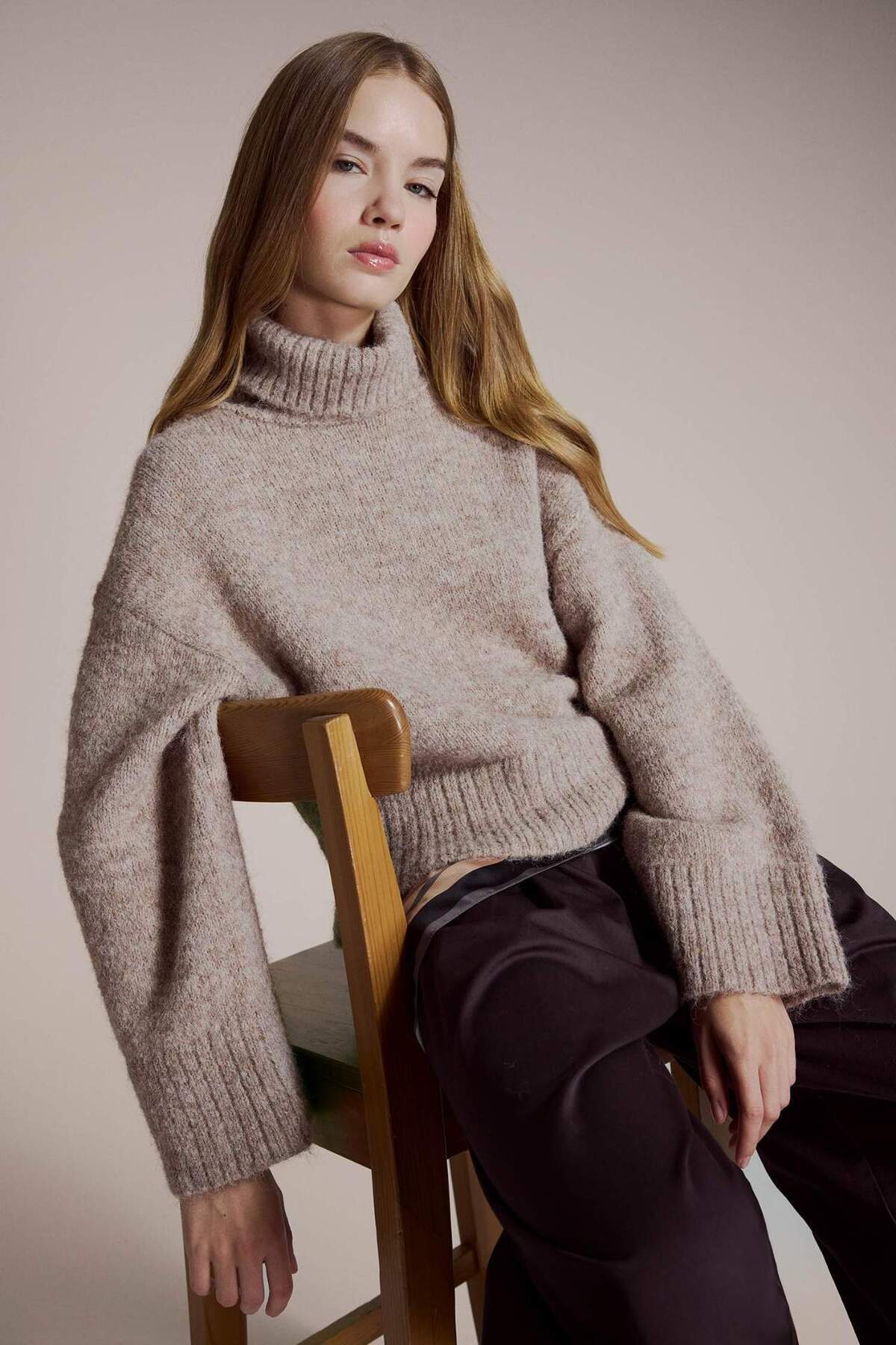 DeFacto Yün Karışımlı Balıkçı Yaka Oversize Fit Triko Kazak F3252AX25WN
