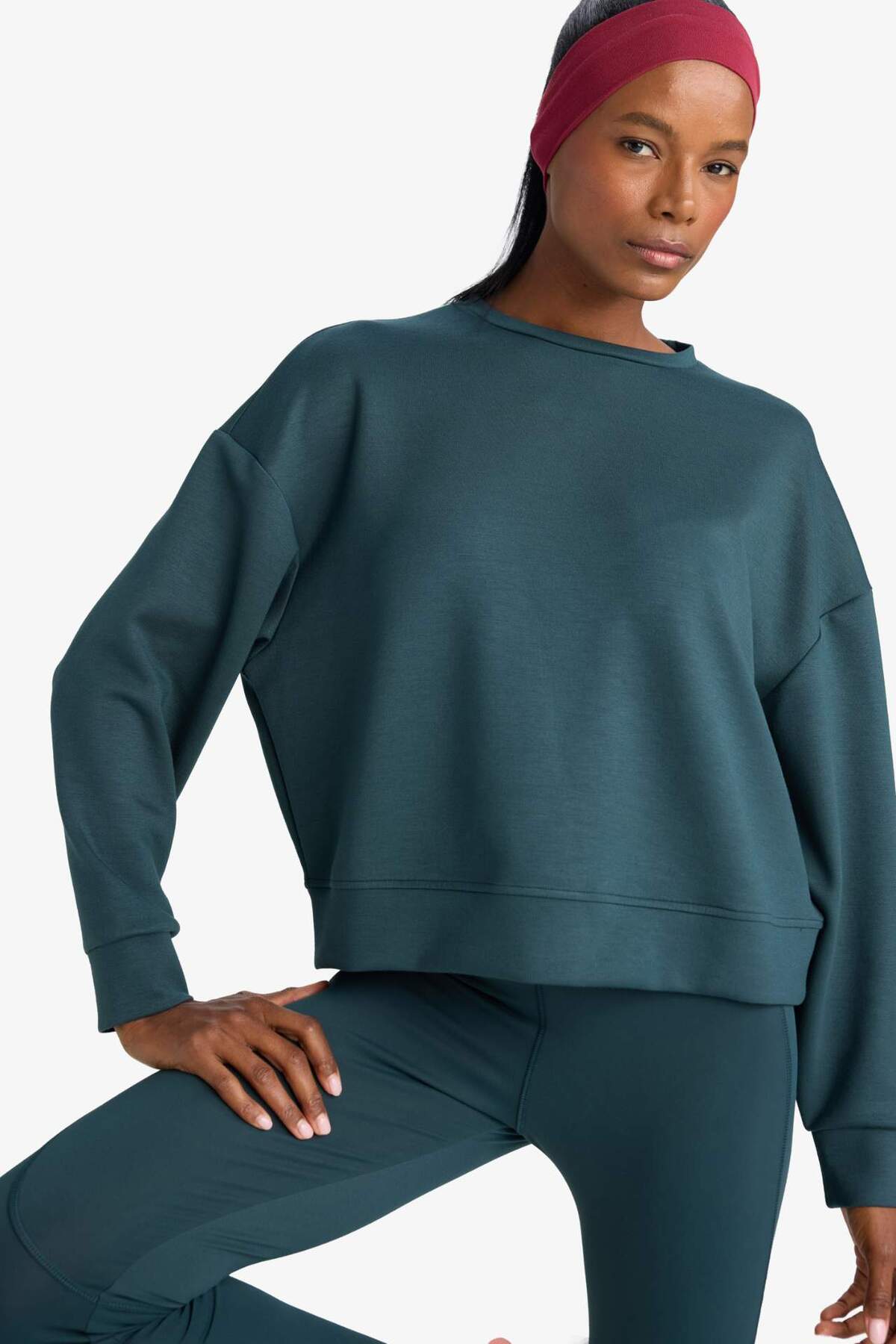 DeFacto Ultra Yumuşak Oversize Geniş Kalıp Bisiklet Yaka Modal Sweatshirt E8954AX25AU