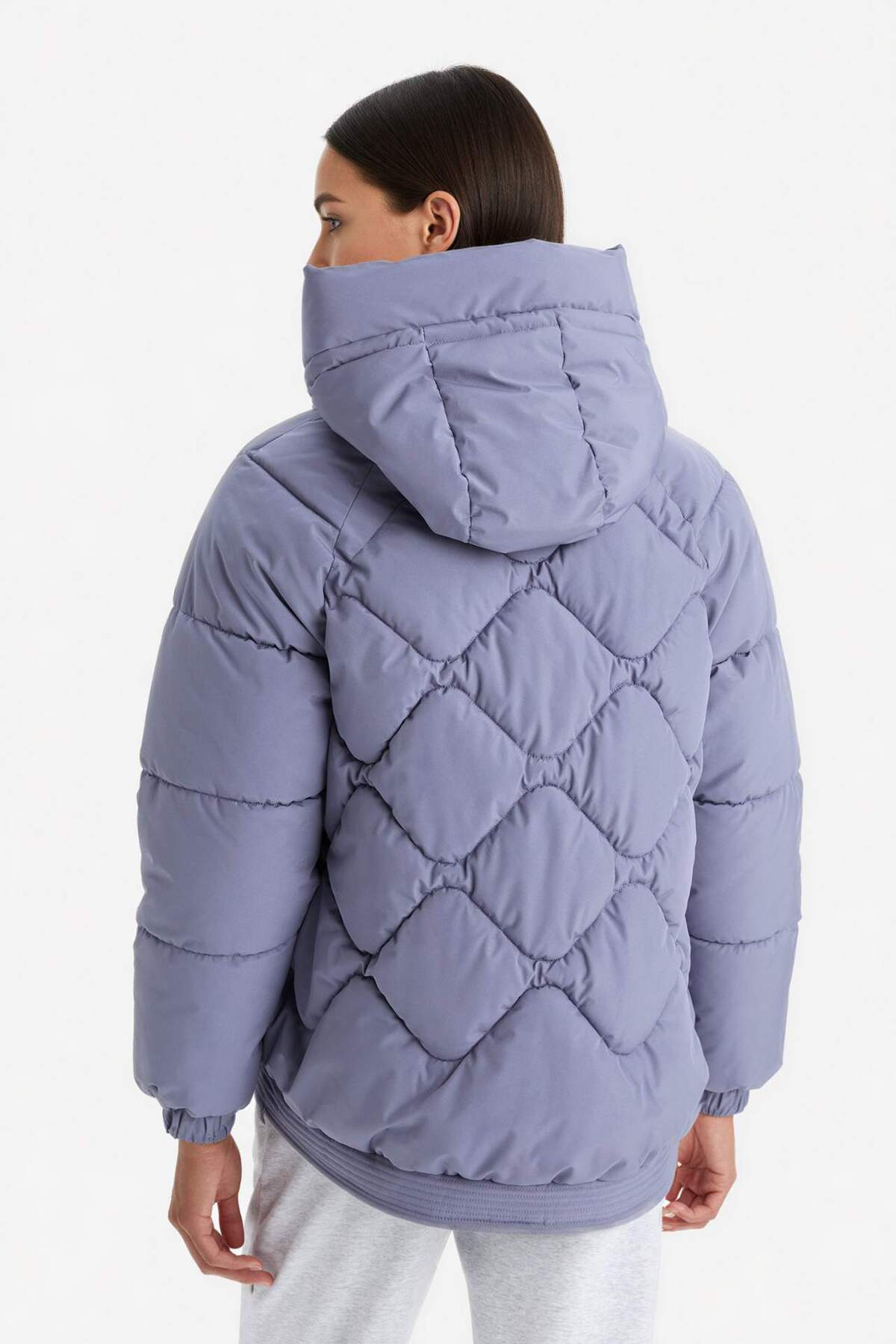 Defacto  Su İtici Oversize Fit Geniş Kalıp Kapüşonlu Fermuarlı Cepli Şişme Mont E9260AX25AU - Görsel 4