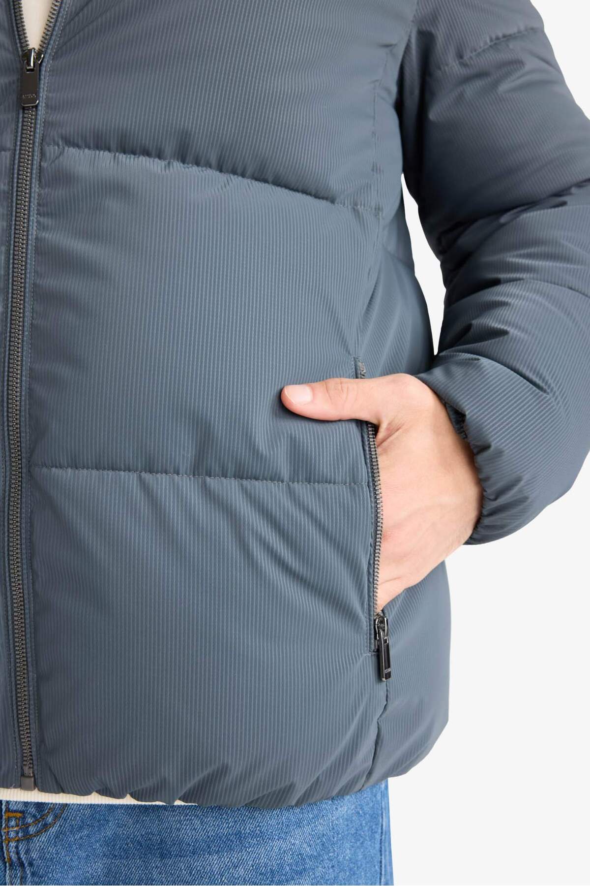 Defacto  Su İtici Rüzgar Geçirmez Dik Yaka Astarlı Fermuarlı Cepli Kışlık Mont F0307AX25WN - Görsel 5