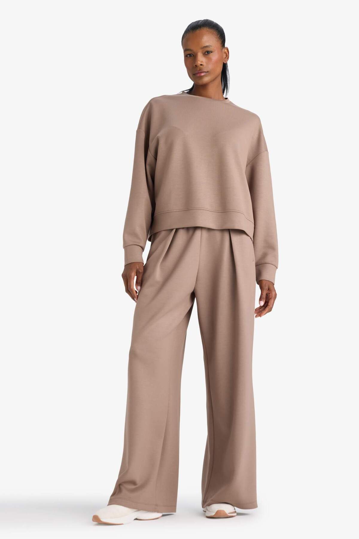 DeFacto Ultra Yumuşak Oversize Geniş Kalıp Bisiklet Yaka Modal Sporcu Sweatshirt E8954AX25AU görsel 2