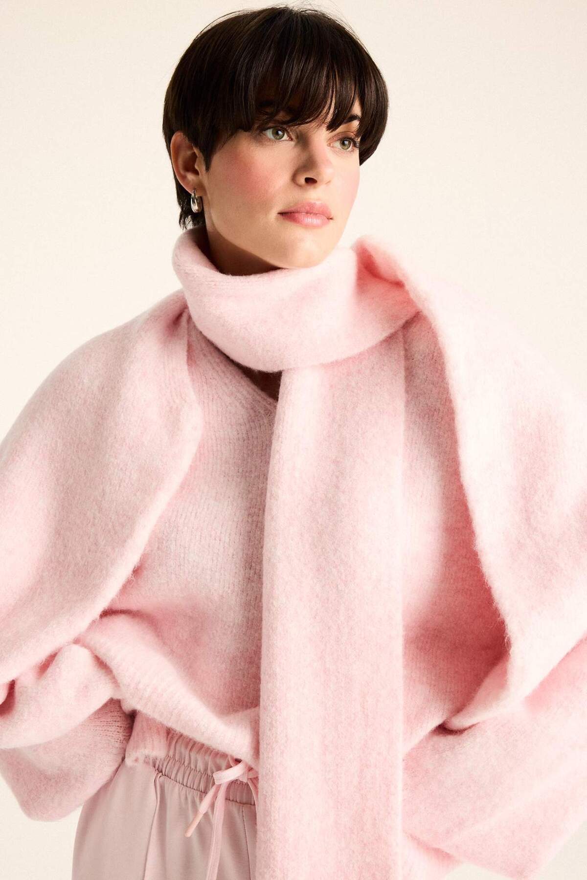 Defacto  V Yaka Yumuşak Dokulu Dikişsiz Triko Kazak F4800AX25WN