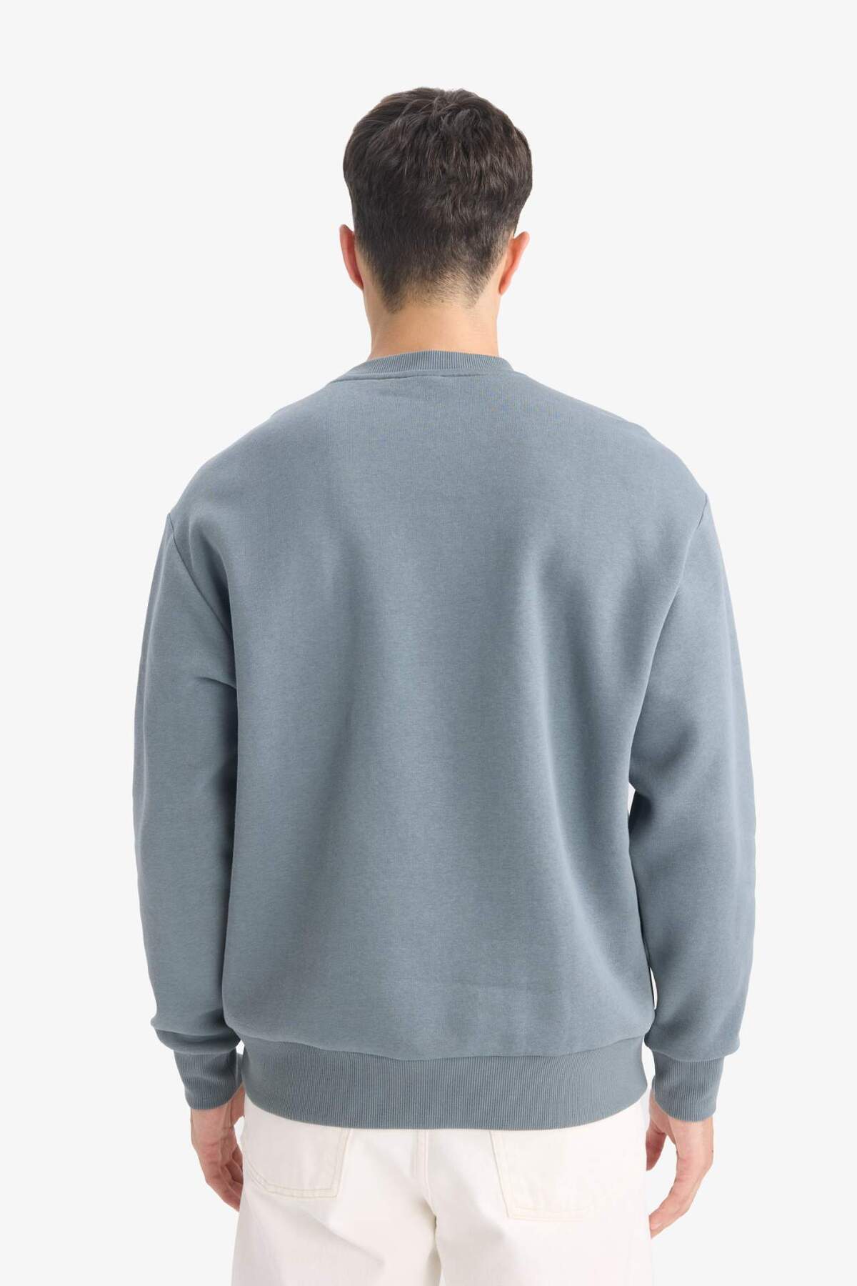 DeFacto Relax Fit Bisiklet Yaka Kalın İçi Yumuşak Tüylü Basic Düz Sweatshirt T5139AZ25AU görsel 4
