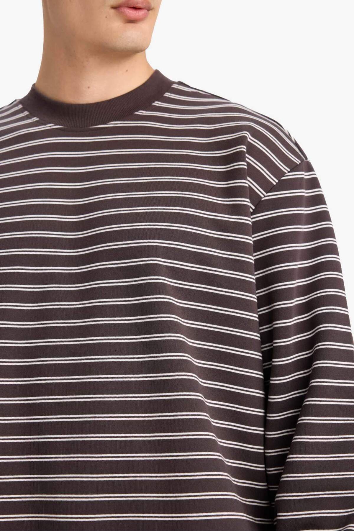 DeFacto Relax Fit Bisiklet Yaka Çizgili Sweatshirt E9408AX25AU görsel 7