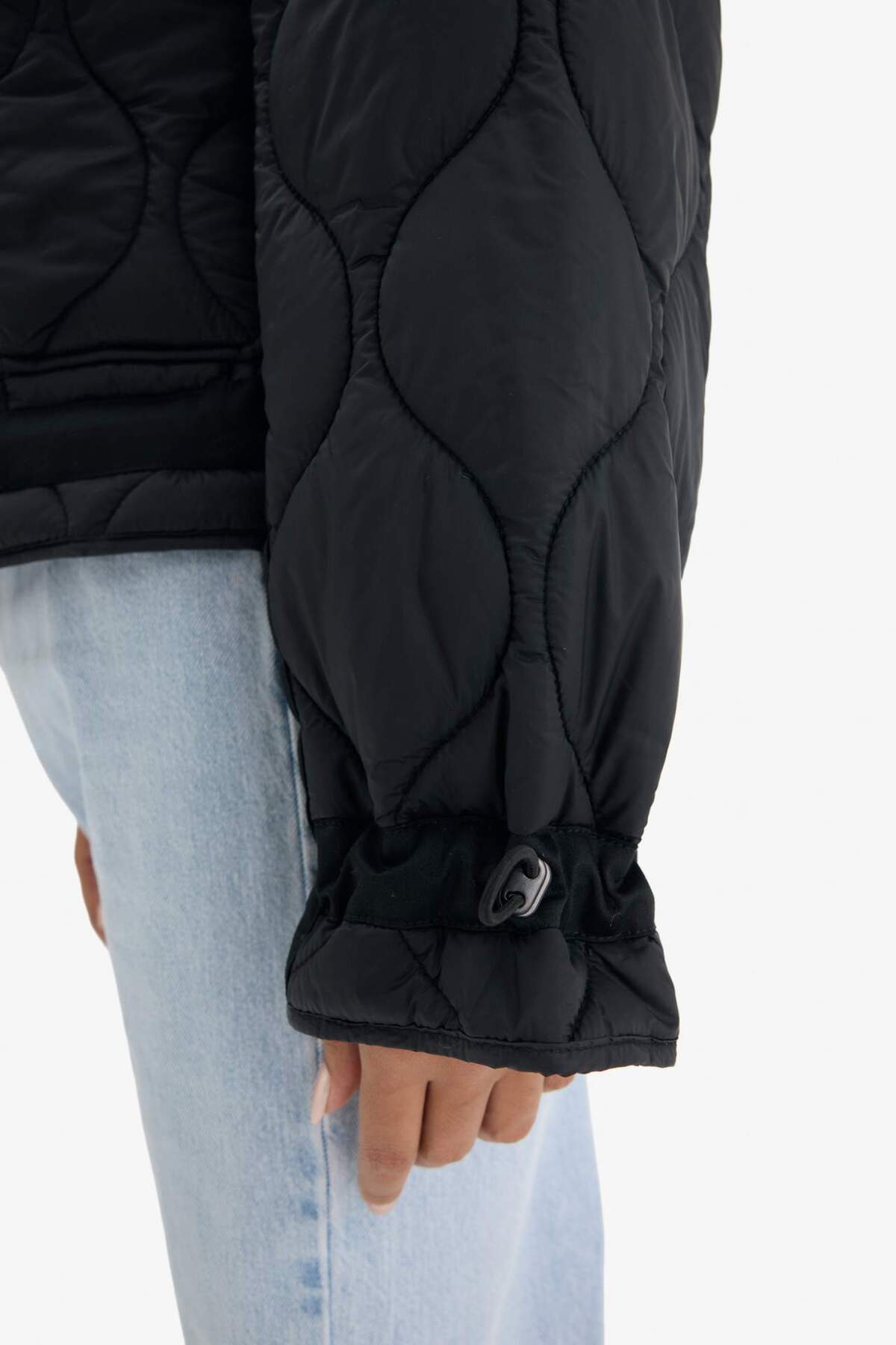 Defacto  Su Geçirmez Regular Fit Fermuarlı Kapitoneli Mont E8674AX25AU - Görsel 5