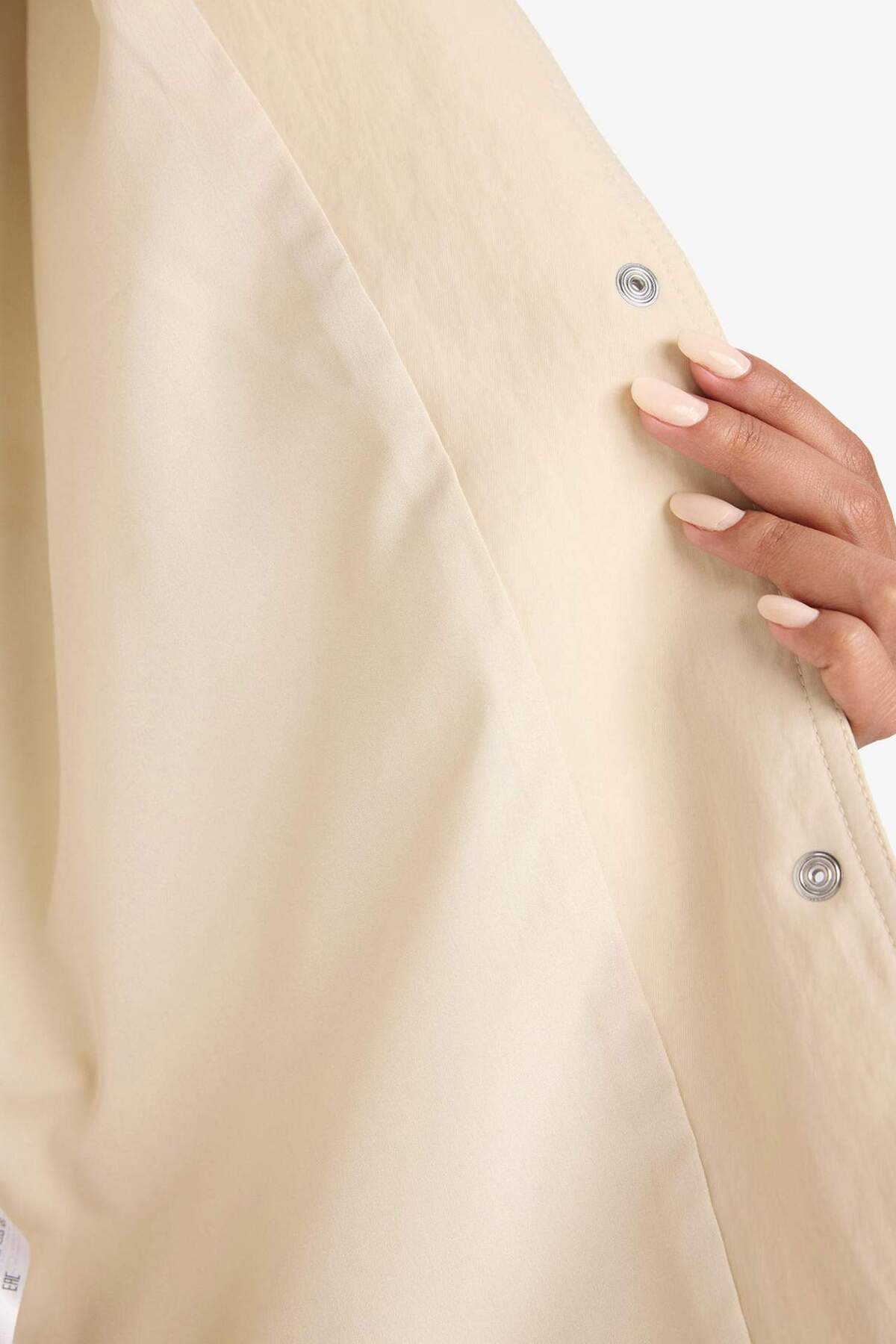 Defacto  Su İtici Kapüşonlu Çıtçıtlı Cepli Yağmurluk E8563AX25AU - Görsel 4