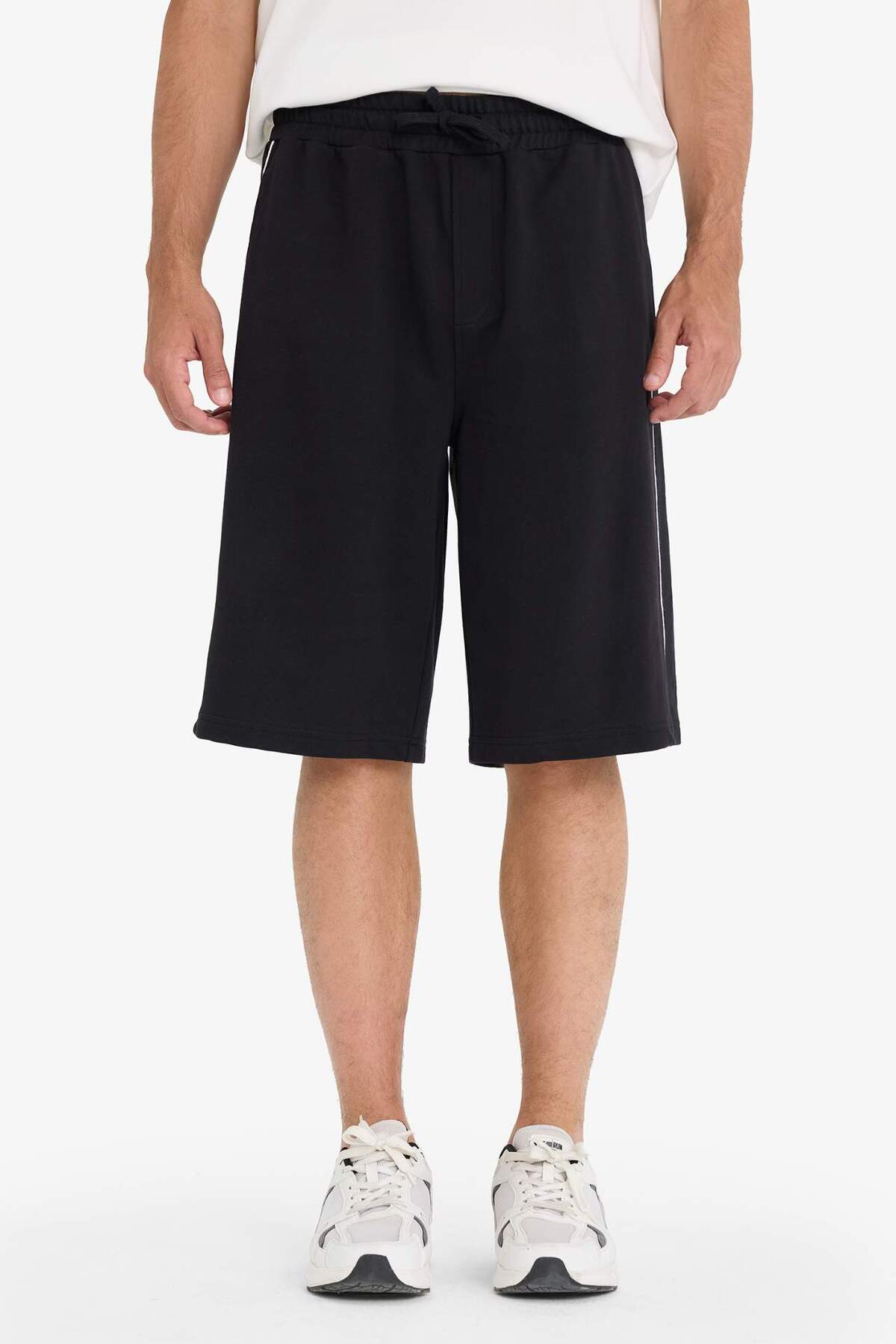 Defacto  Baggy Fit Beli Bağcıklı Düz Paça Şort F0185AX25SM