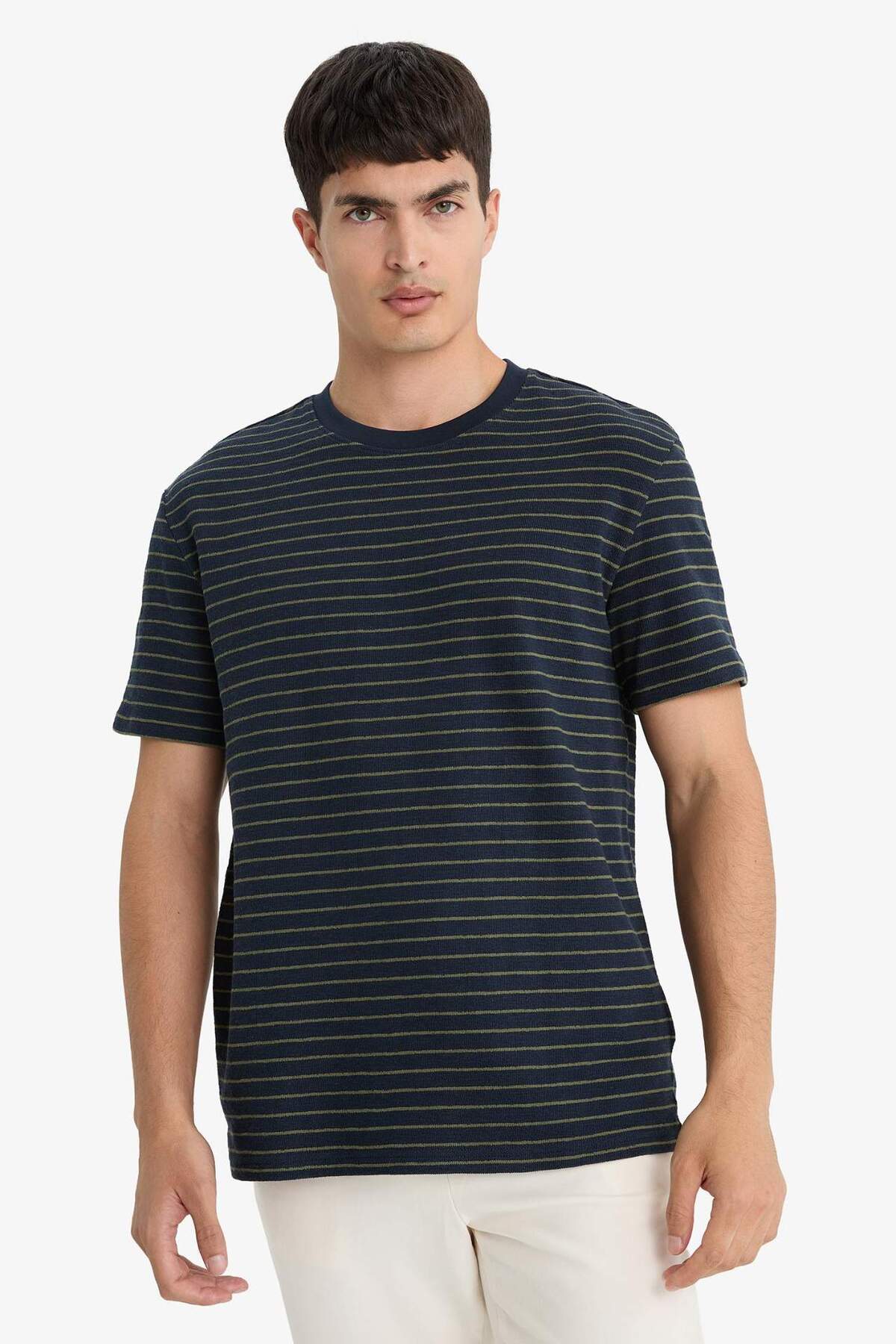 Defacto  Regular Fit Bisiklet Yaka Çizgili Kısa Kollu Tişört E8198AX25AU - Görsel 3