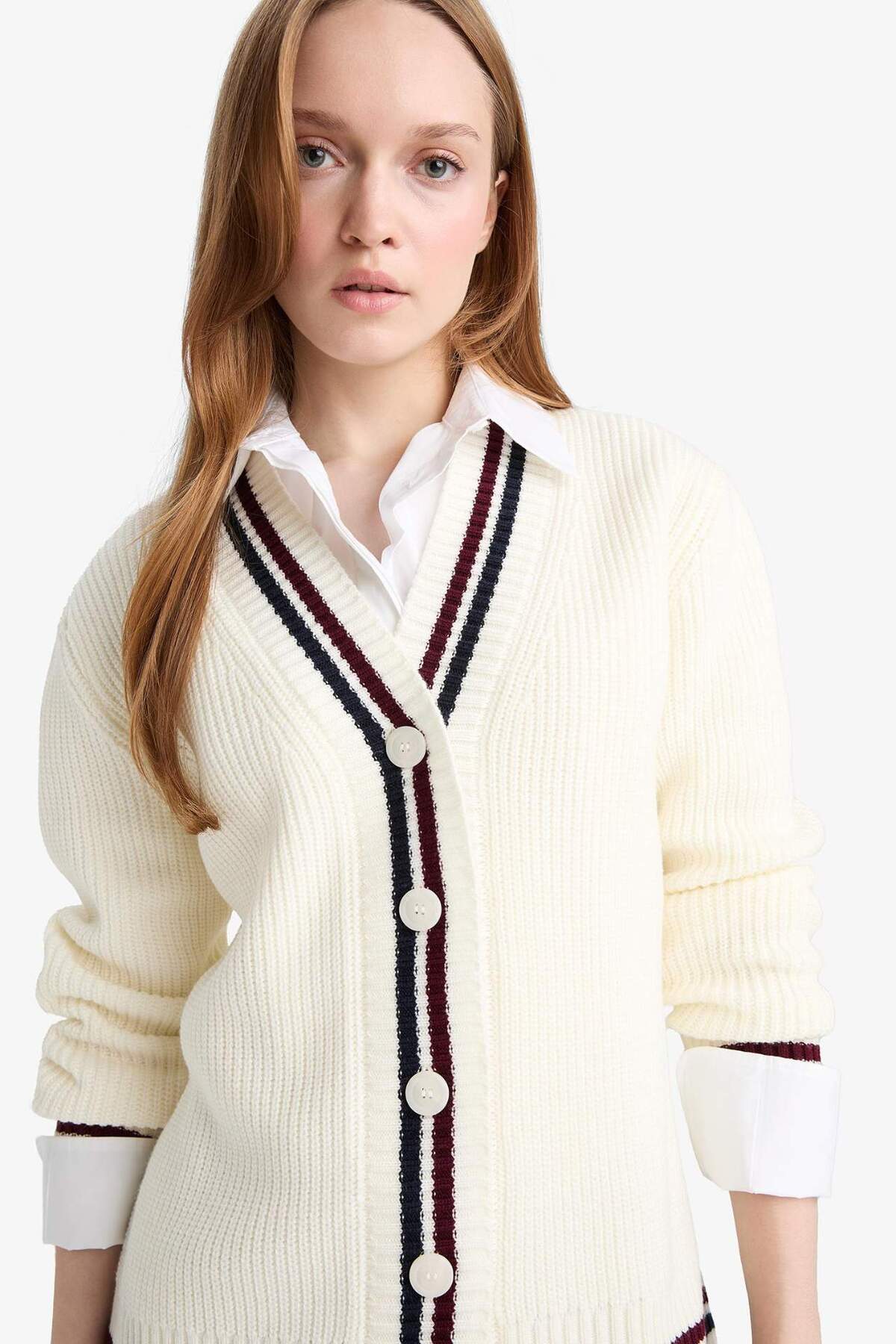 DeFacto Regular Fit V Yaka Düğmeli Hırka D5030AX25AU görsel 4