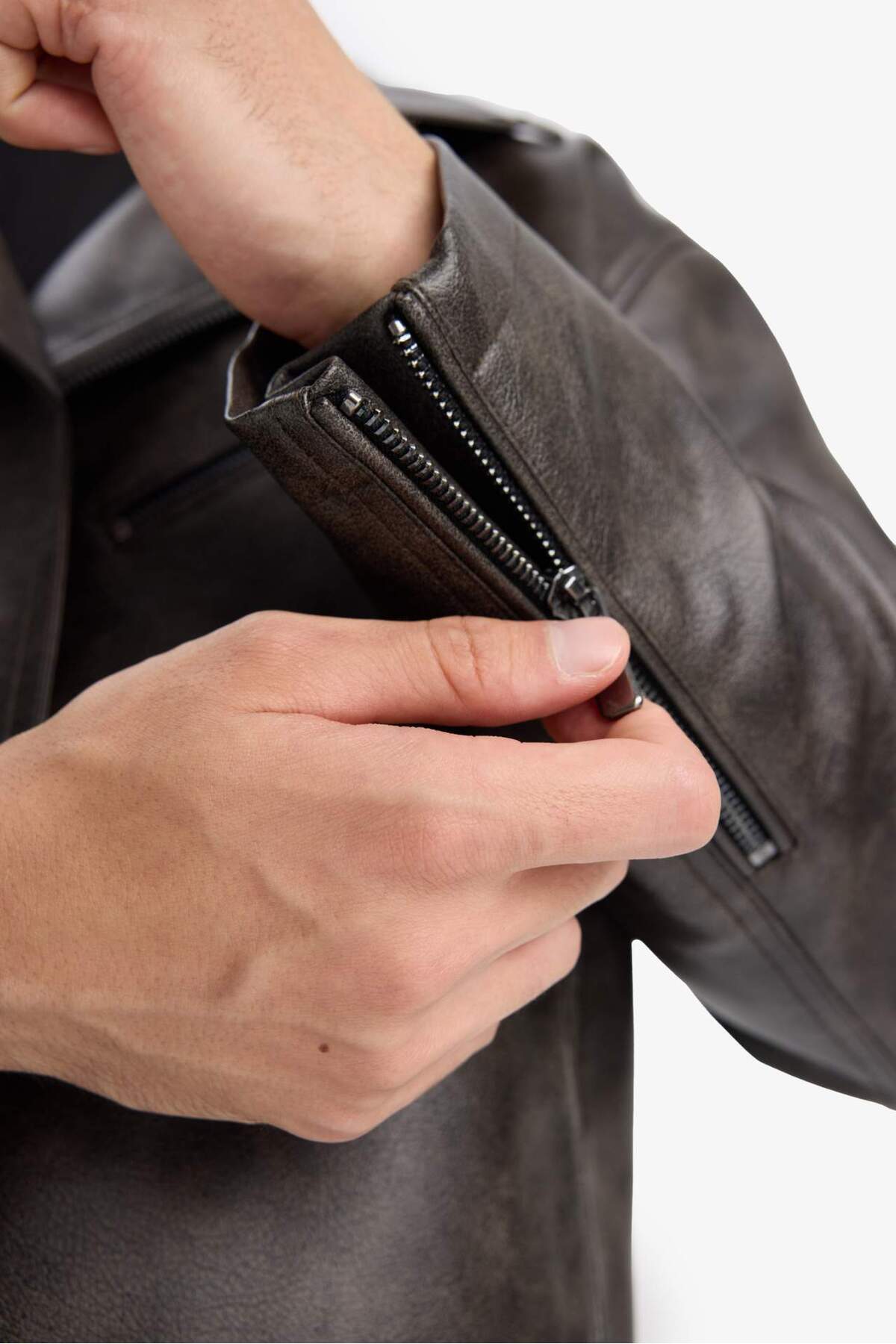 Defacto  Su İtici Slim Fit Dar Kesim Polo Yaka Astarlı Fermuarlı Suni Deri Rüzgar Geçirmez Mevsimlik Mont F01 - Görsel 7