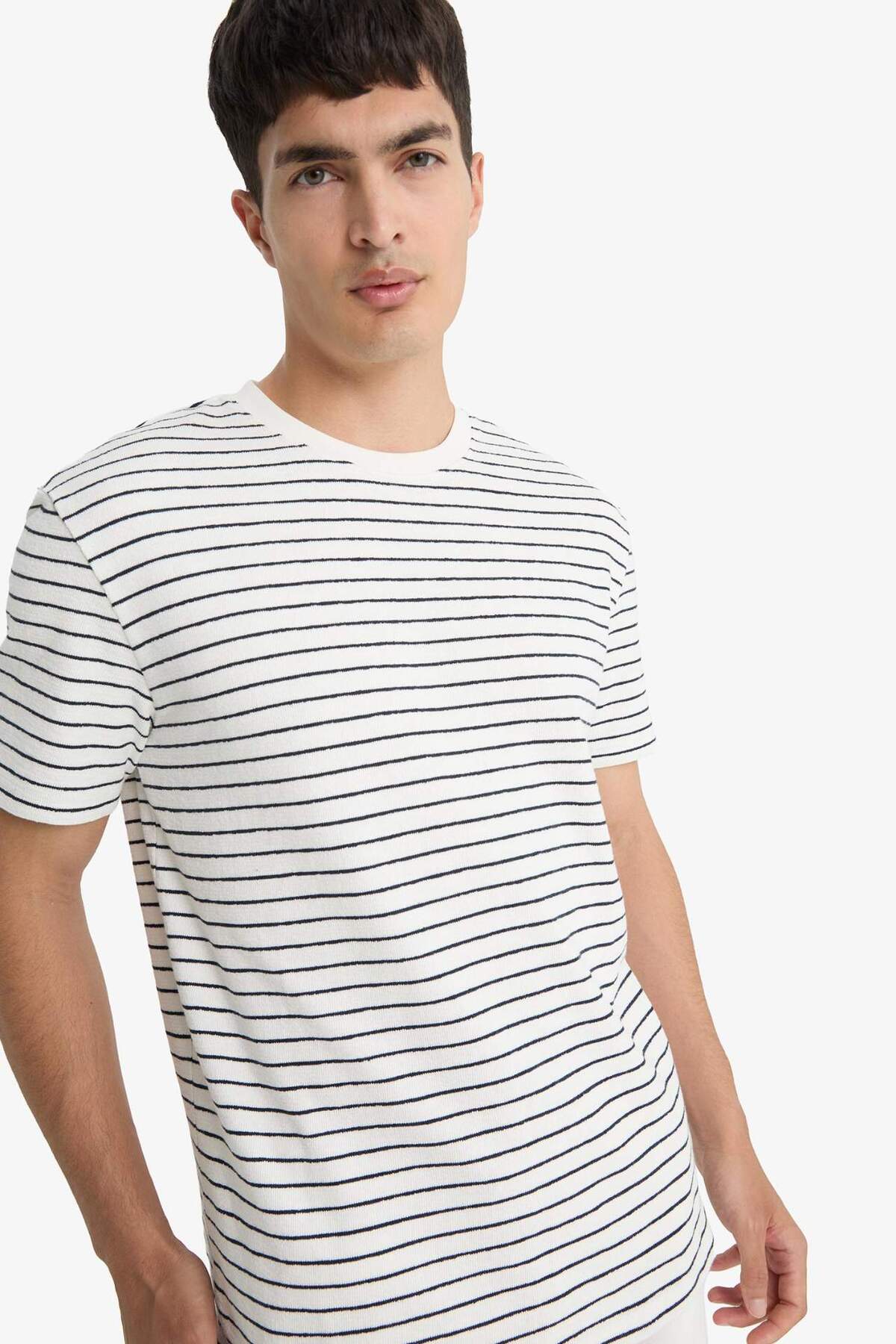 Defacto  Regular Fit Bisiklet Yaka Çizgili Kısa Kollu Tişört E8198AX25AU - Görsel 3