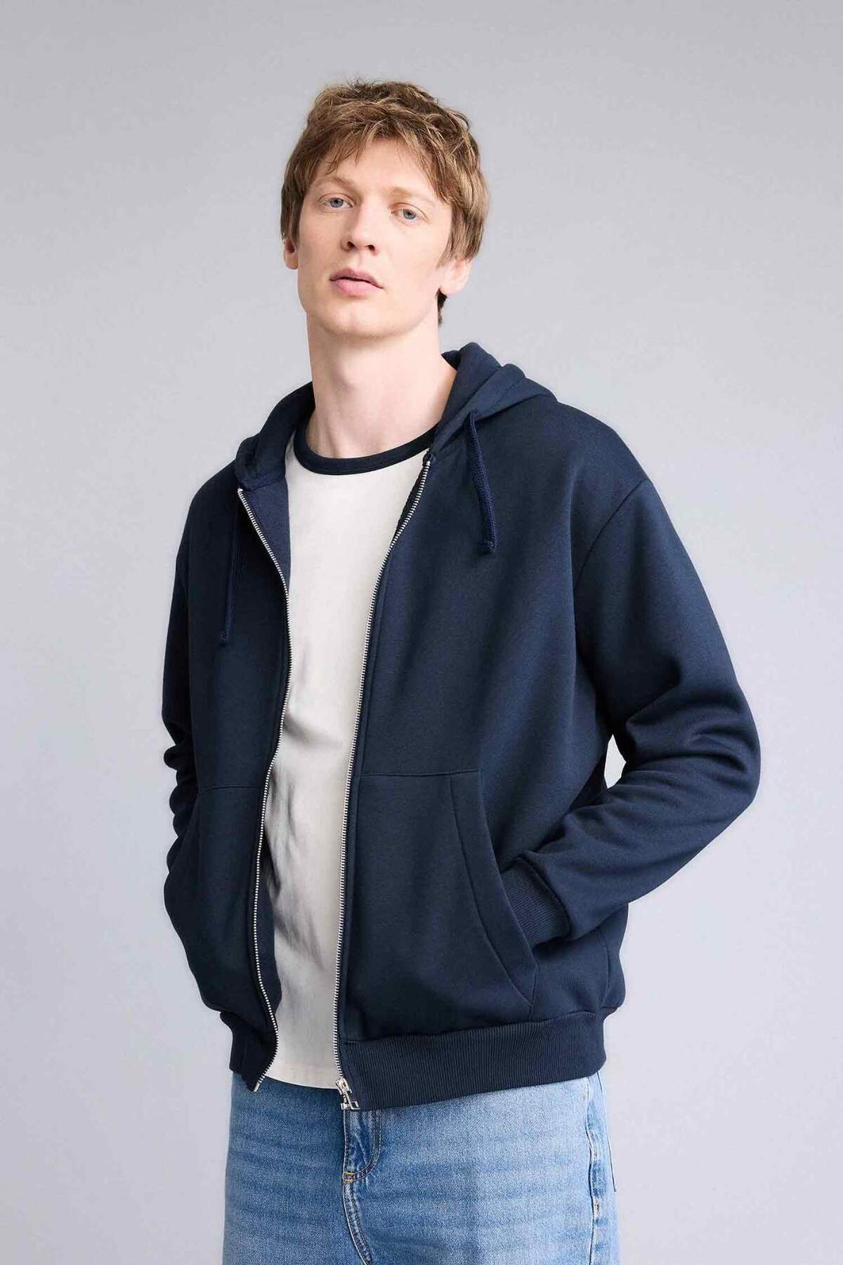 Defacto  Comfort Fit Kapüşonlu İçi Yumuşak Tüylü Basic Düz Cepli Kalın Fermuarlı Sweatshirt D7599AX25AU
