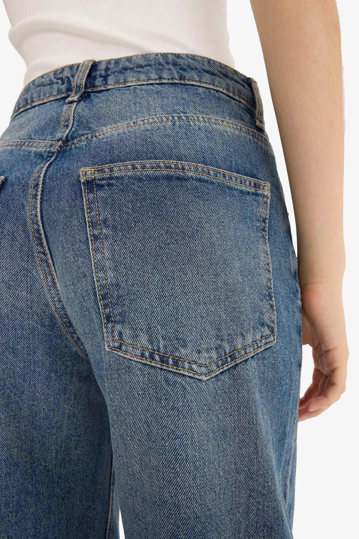 DeFacto %100 Pamuk Baggy Fıt Yüksek Bel Katlamalı Paça Jean Pantolon E9134AX25AU görsel 4