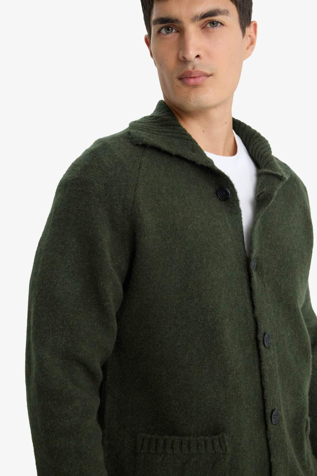 Defacto  Standart Fit Balıkçı Yaka Düğmeli Cepli Triko Hırka E8396AX25CW - Görsel 4