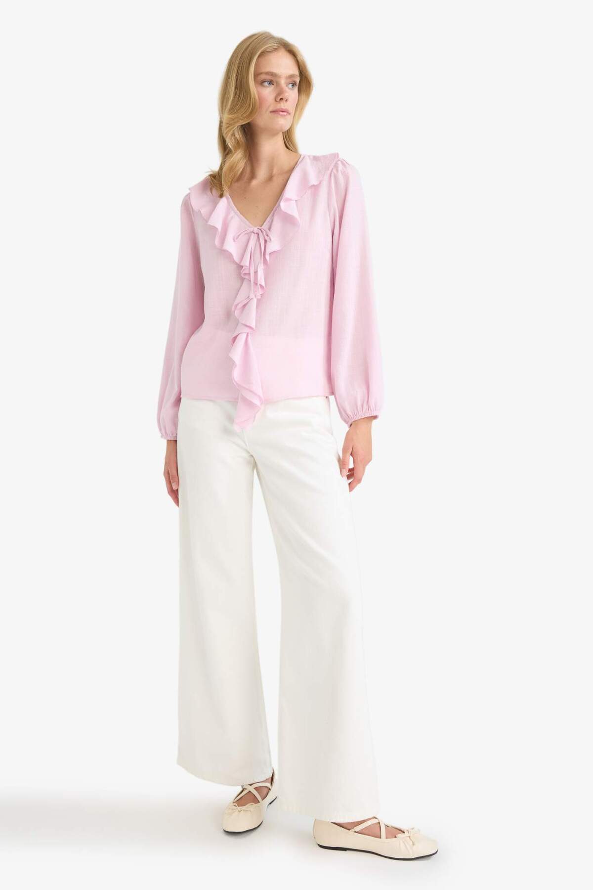 Defacto  Regular Fit V Yaka Volanlı Pamuklu Uzun Kollu Bluz F9336AX25AU - Görsel 2