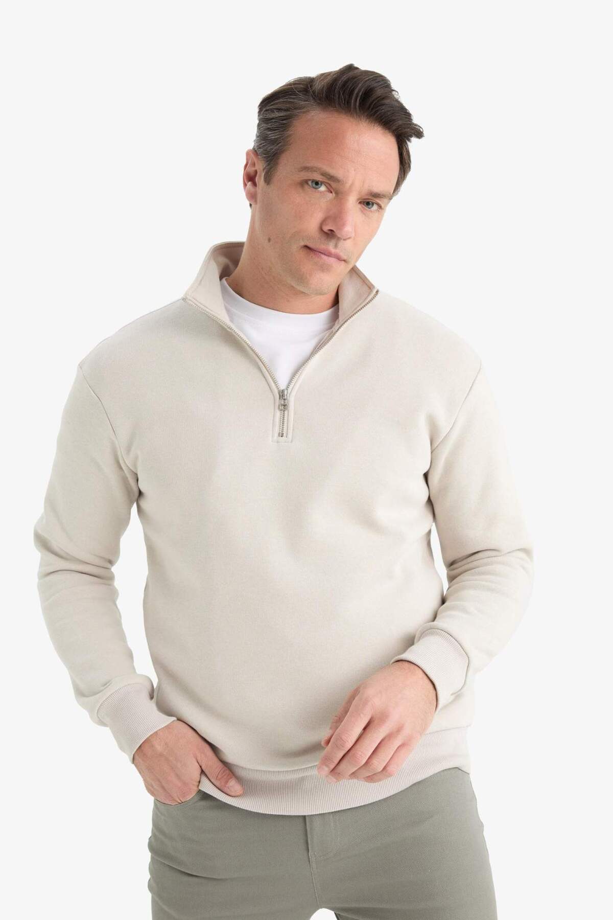 DeFacto Regular Fit Dik Yaka Yarım Fermuarlı Basic Sweatshirt X7405AZ25AU görsel 3