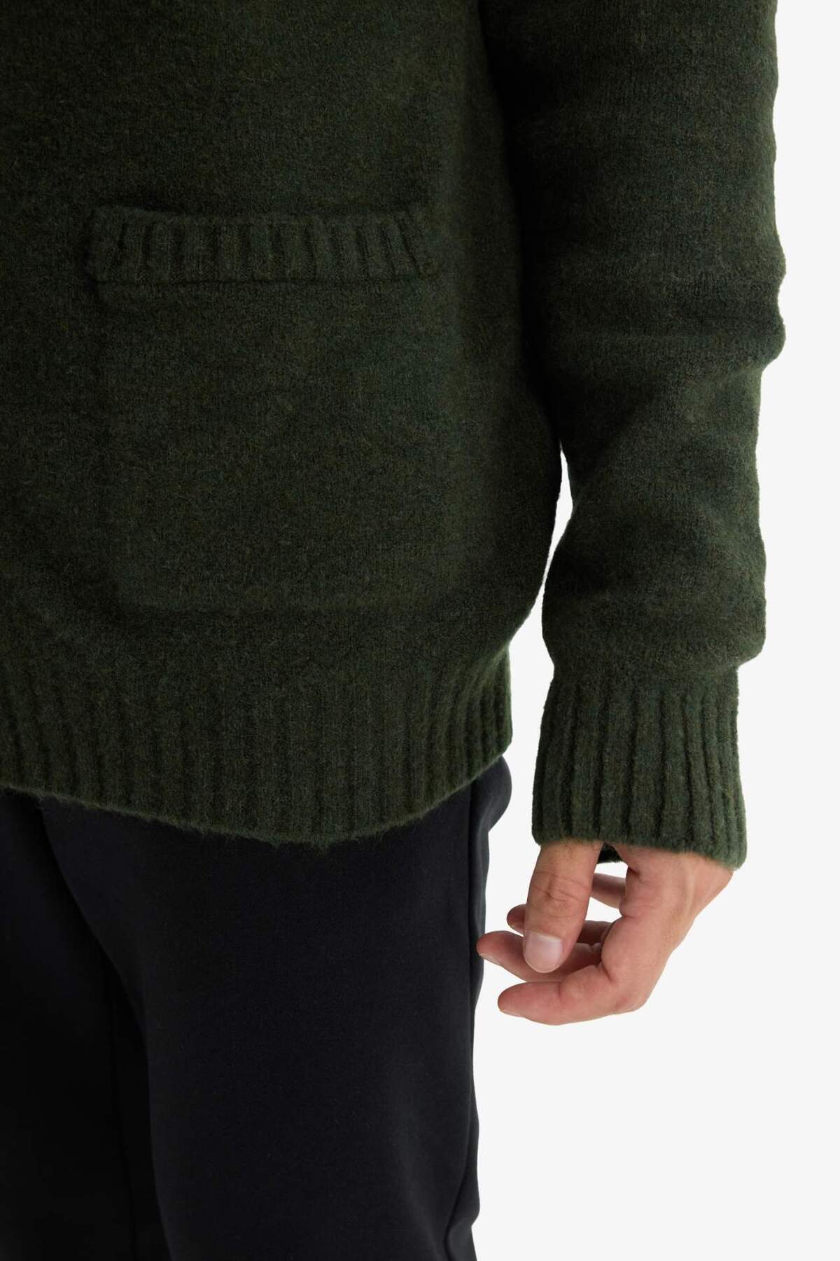 Defacto  Standart Fit Balıkçı Yaka Düğmeli Cepli Triko Hırka E8396AX25CW - Görsel 5