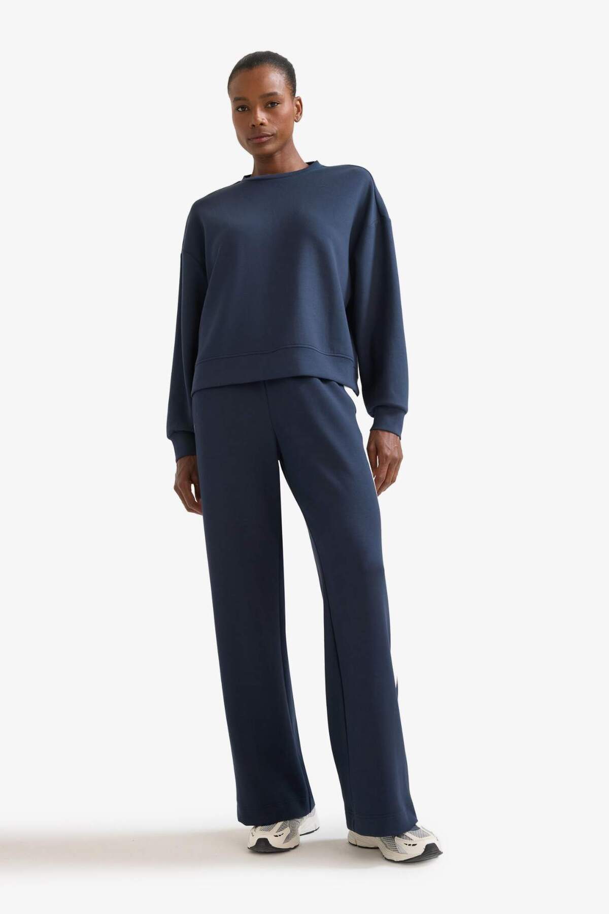 DeFacto Ultra Yumuşak Oversize Geniş Kalıp Bisiklet Yaka Modal Sweatshirt E8954AX25AU görsel 5