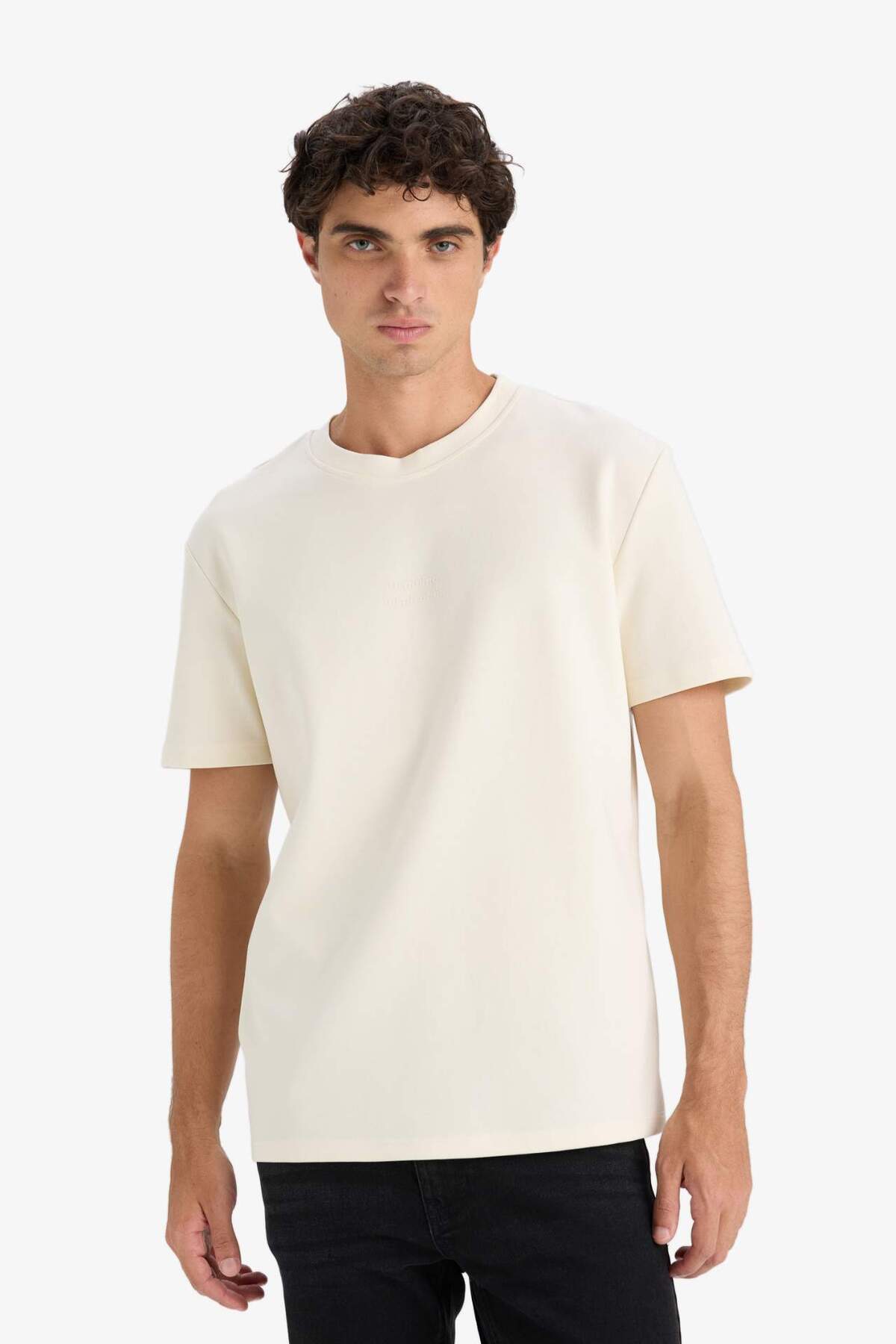 Kurzarm-T-Shirt mit normaler Passform und Rundhalsausschnitt F8589AX25HS