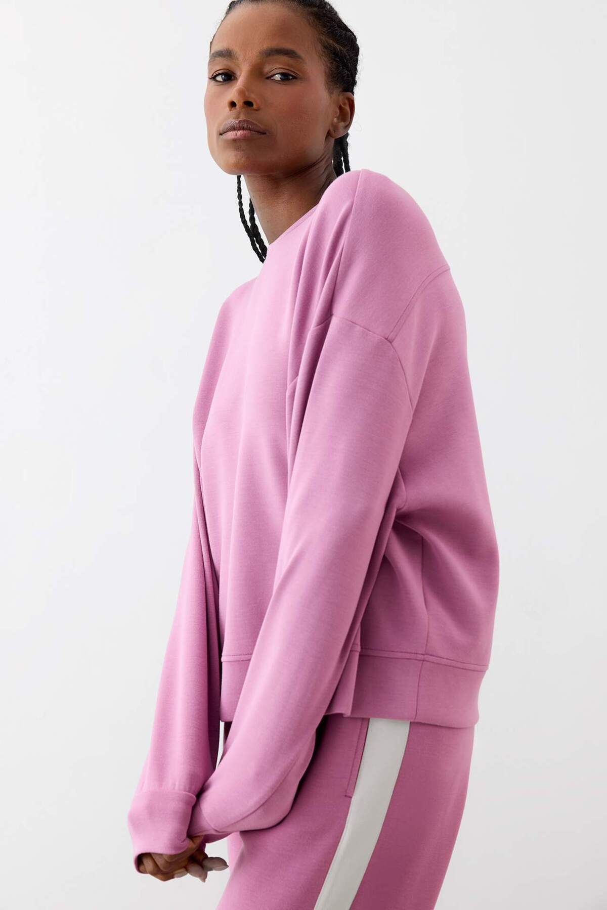 DeFacto Ultra Yumuşak Oversize Geniş Kalıp Bisiklet Yaka Modal Sweatshirt E8954AX25AU