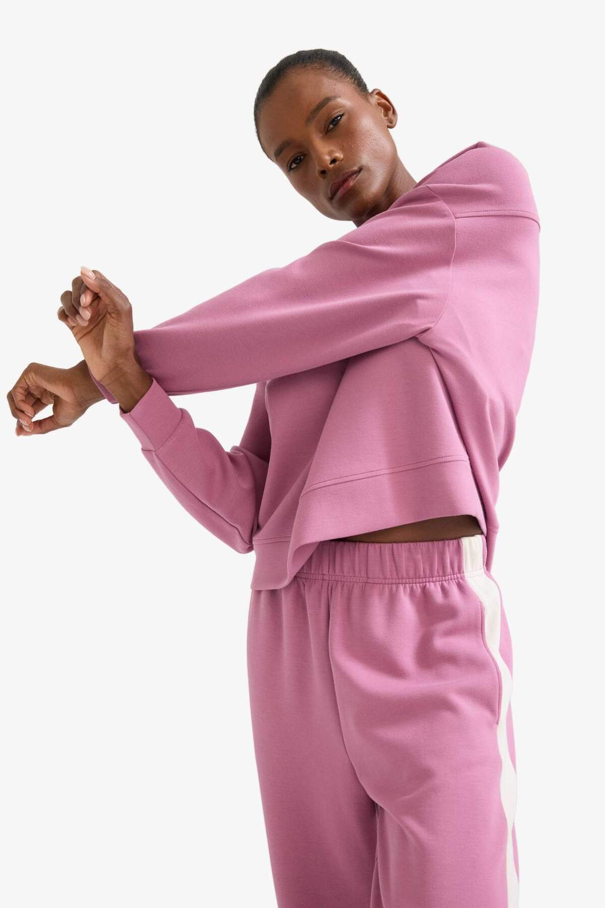 DeFacto Ultra Yumuşak Oversize Geniş Kalıp Bisiklet Yaka Modal Sweatshirt E8954AX25AU görsel 4