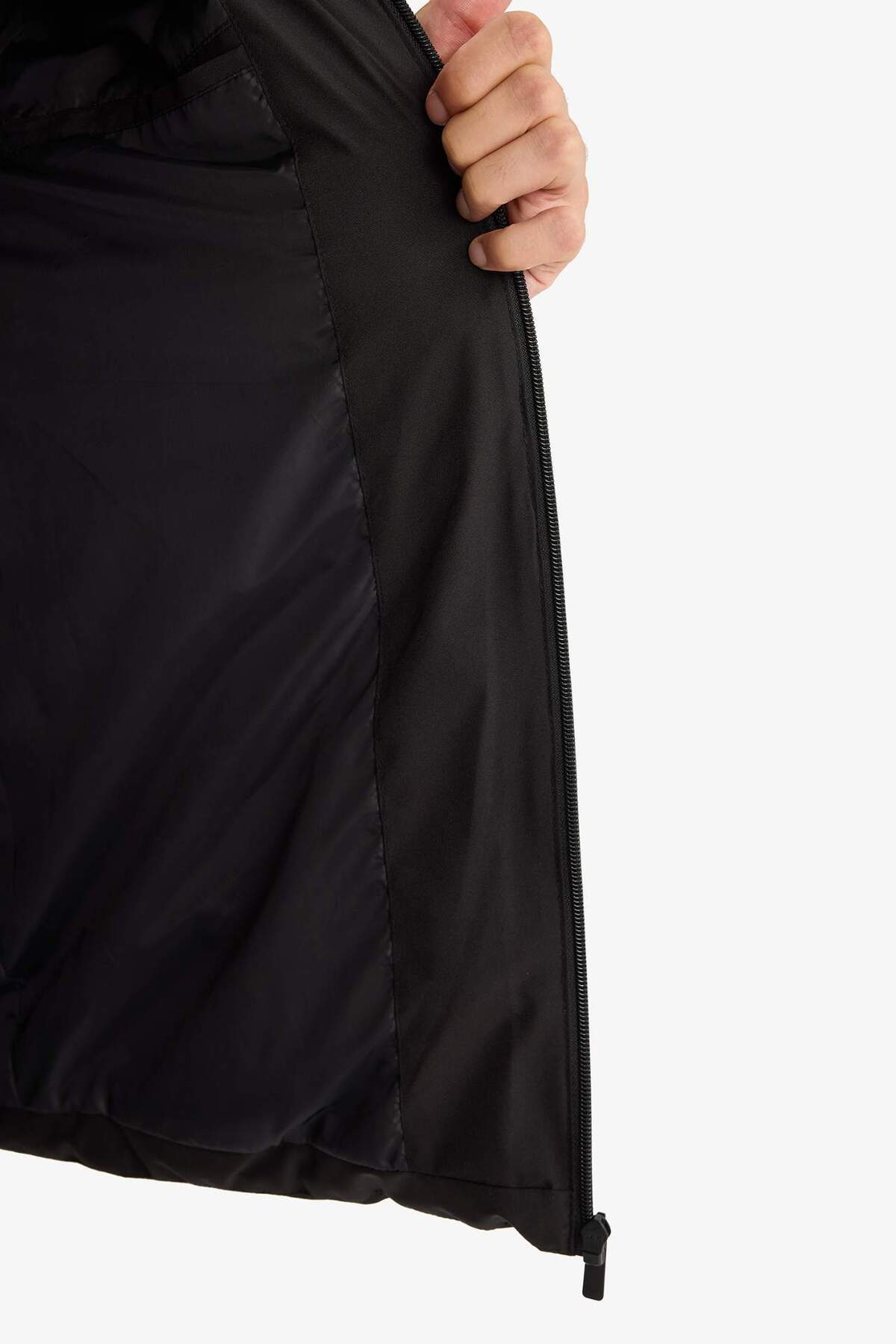 Defacto  Su İtici Slim Fit Dar Kesim Astarlı Kapüşonlu Fermuarlı Cepli Dolgulu Mont R0216AZ25AU - Görsel 7