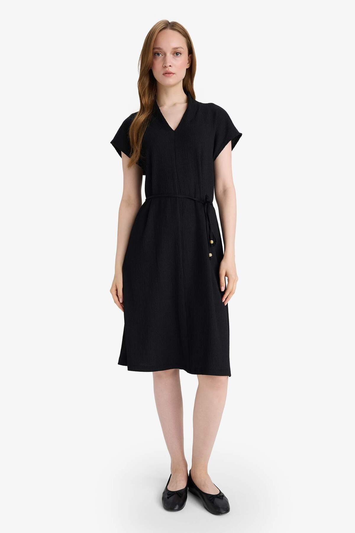 DeFacto Ärmelloses schwarzes Midi-Kleid mit normaler Passform und V-Ausschnit...