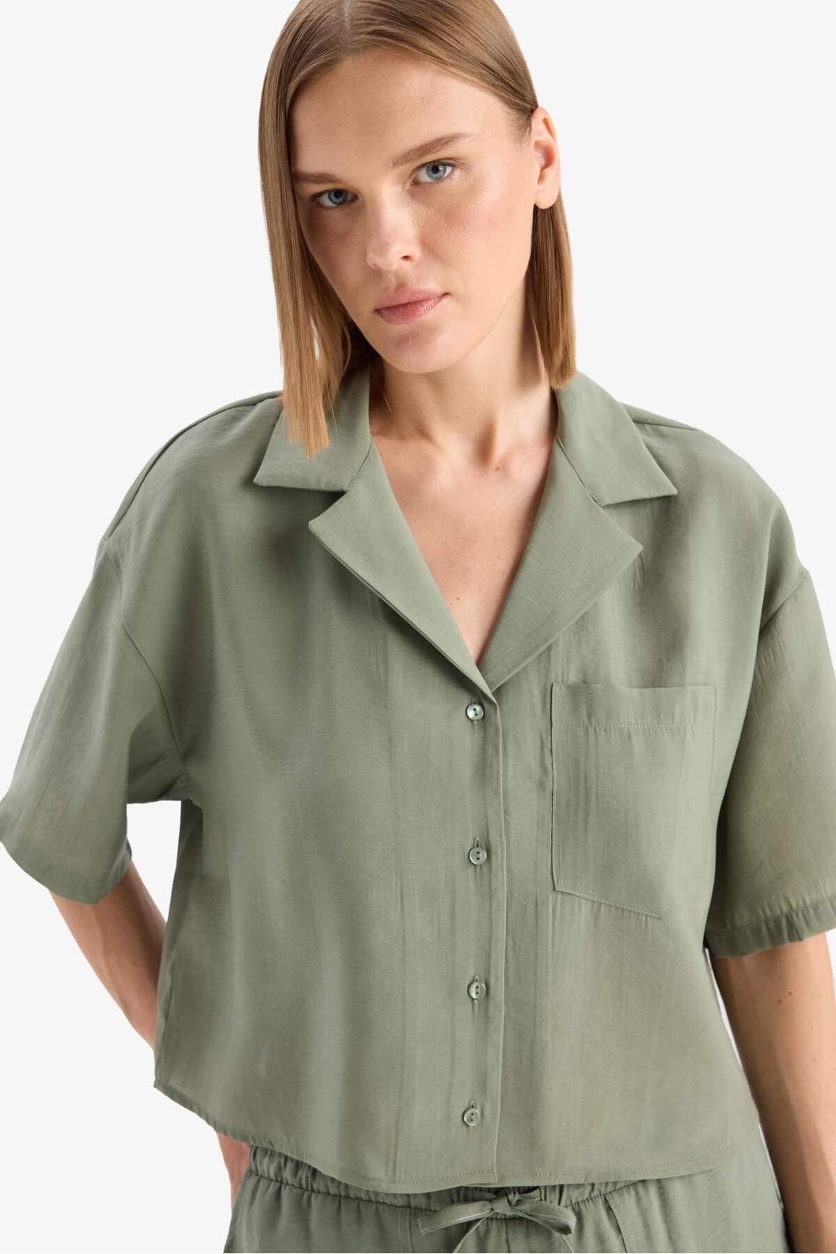 DeFacto Loose Fit Ceket Yaka Modal Kısa Kollu Gömlek F0399AX25SP