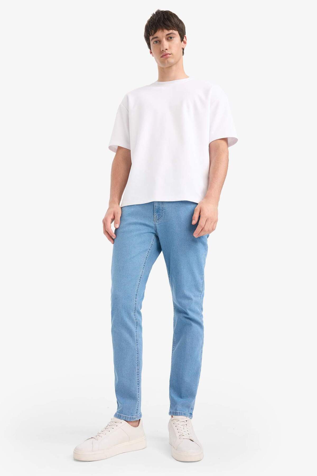 Defacto  Pedro Slim Fit Dar Kalıp Normal Bel Dar Paça Jean Pantolon E7436AX25SM - Görsel 4