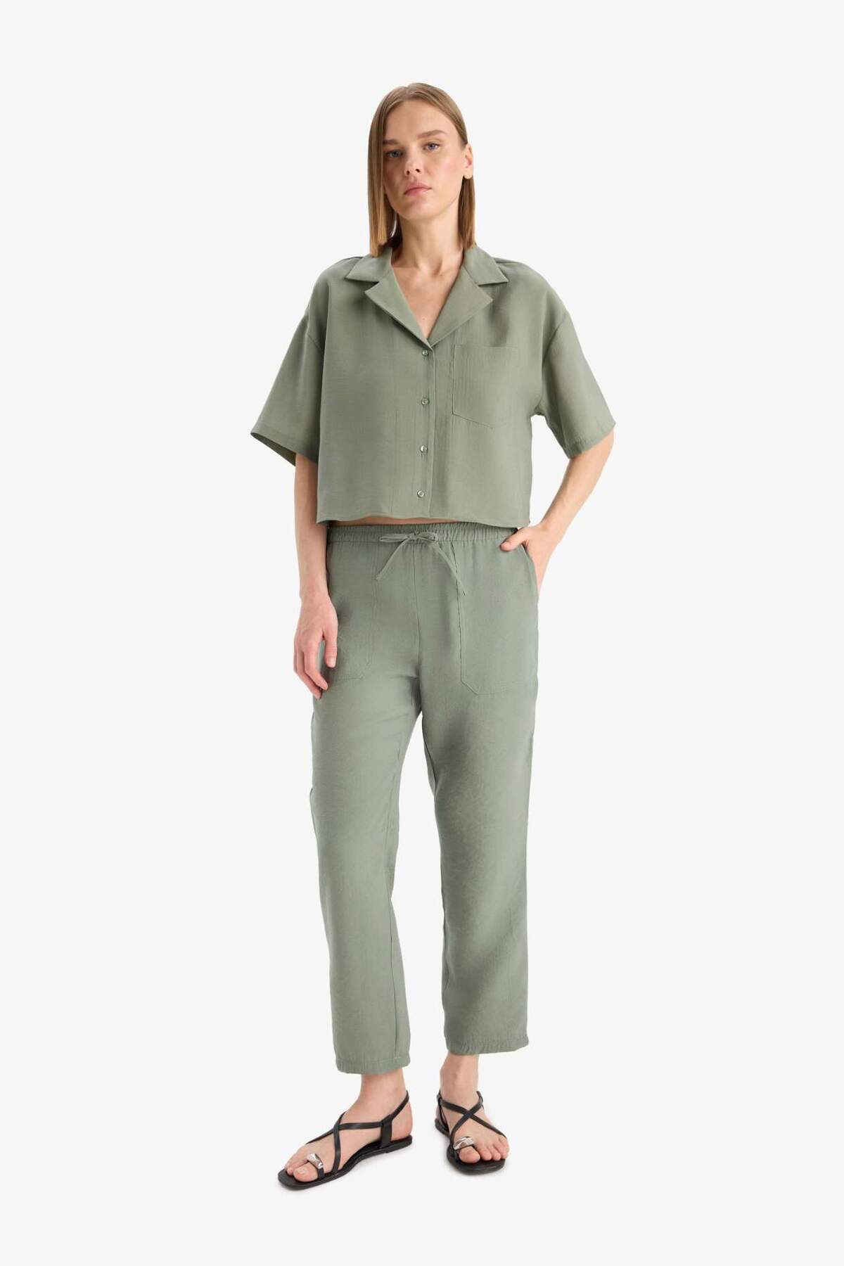 DeFacto Loose Fit Ceket Yaka Modal Kısa Kollu Gömlek F0399AX25SP - Görsel 2