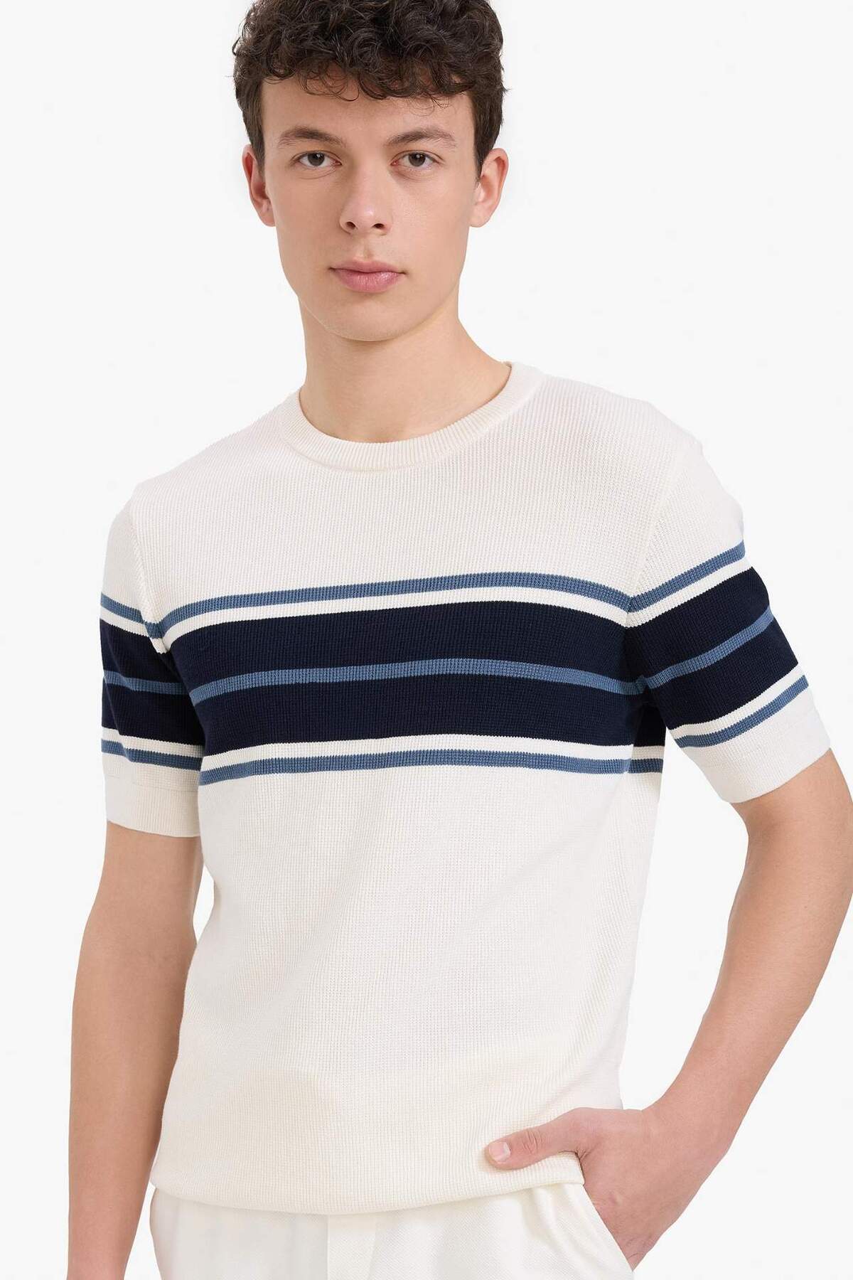 Defacto 100% Cotton Standard Fit Short Sleeve Knitwear T-Shirt E5865Ax25Sp